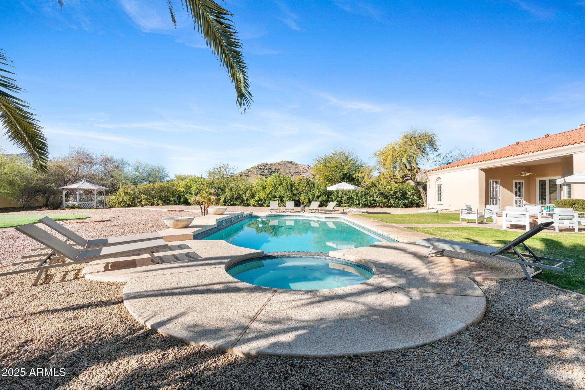 6807 E MEADOWLARK Lane