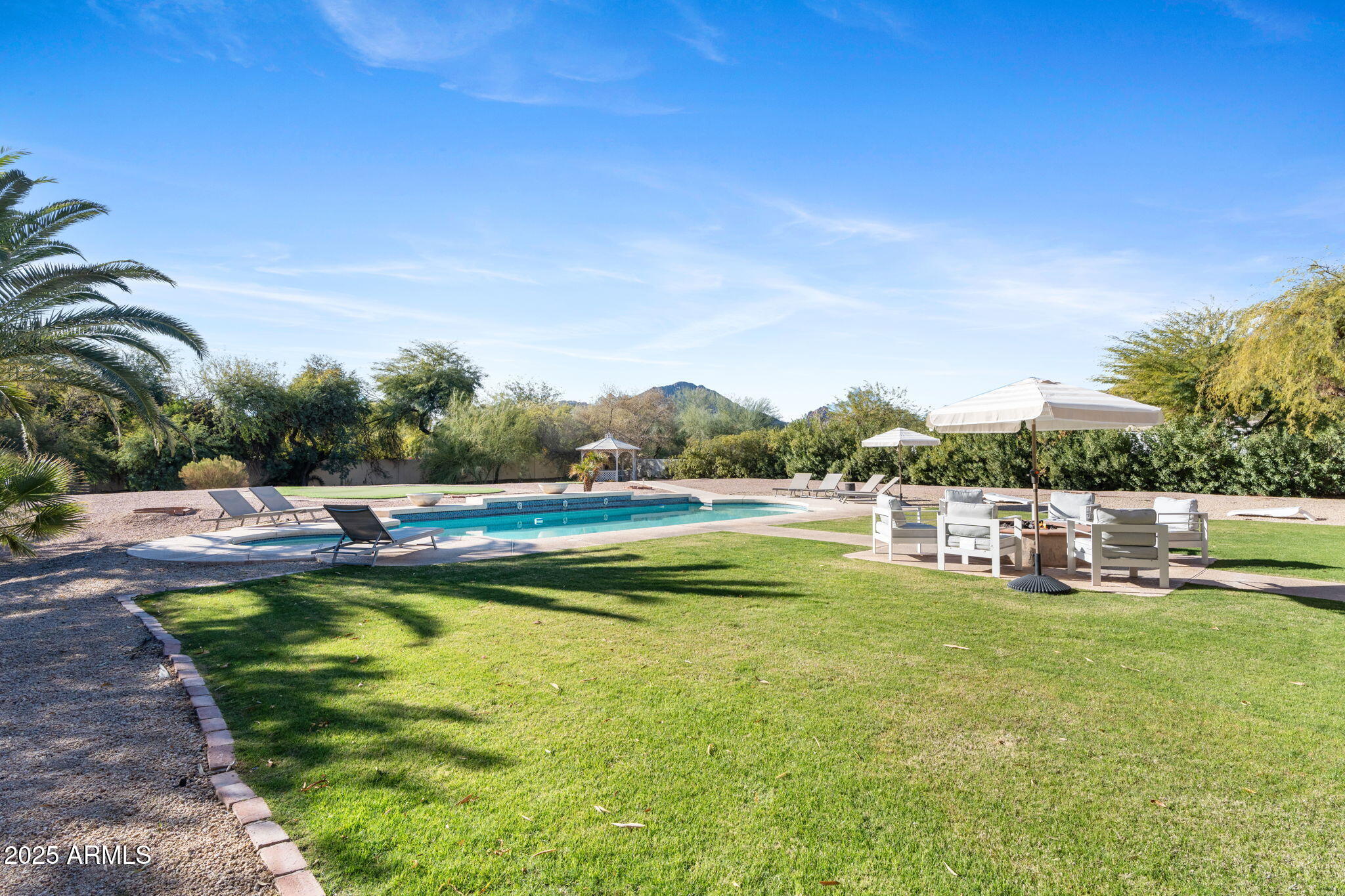 6807 E MEADOWLARK Lane