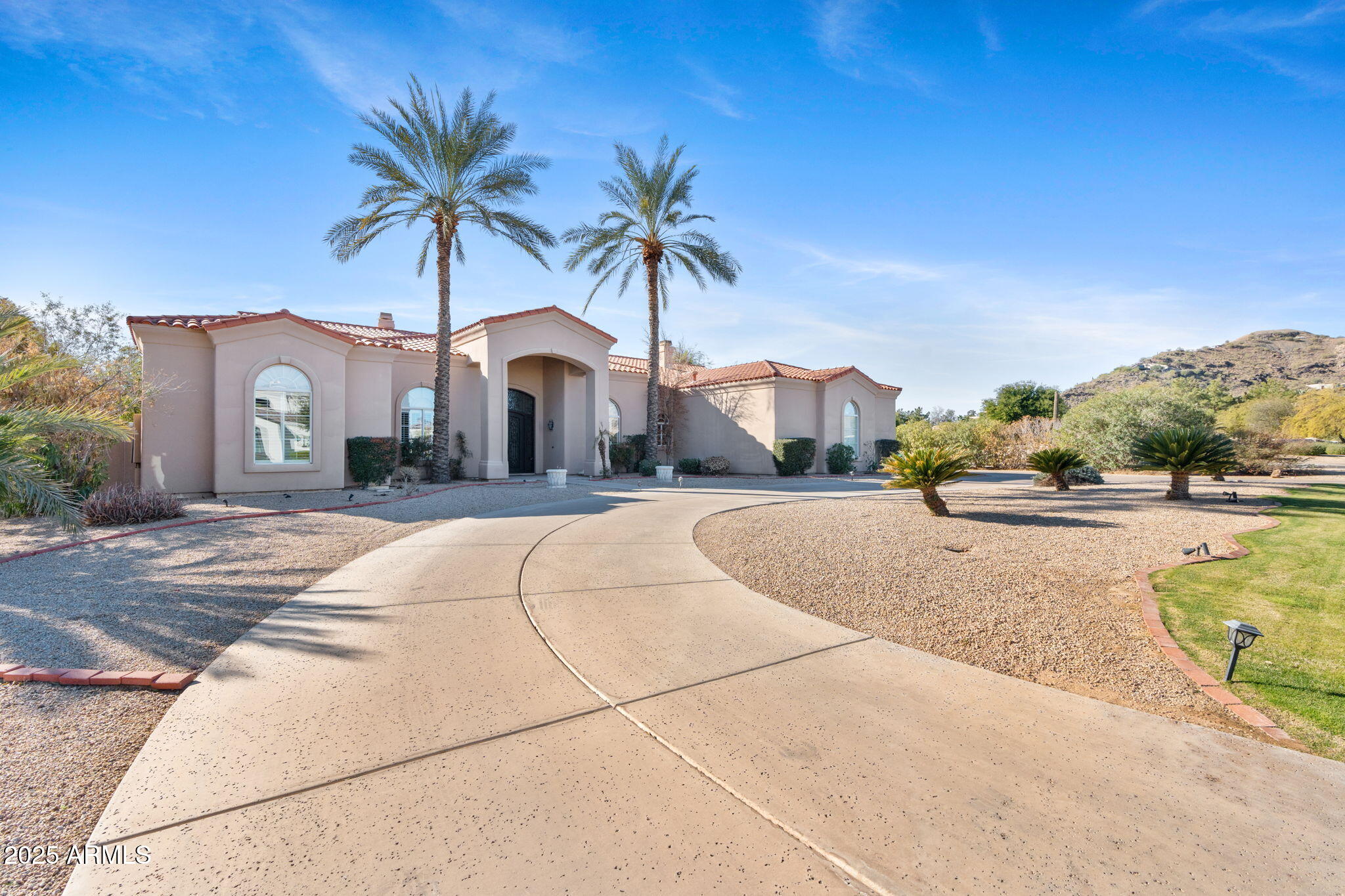 6807 E MEADOWLARK Lane