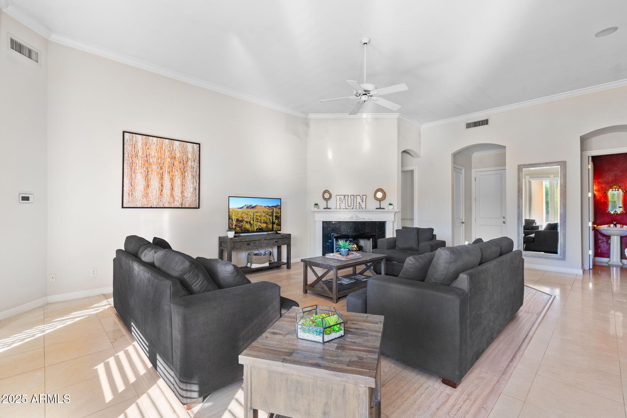 6807 E MEADOWLARK Lane