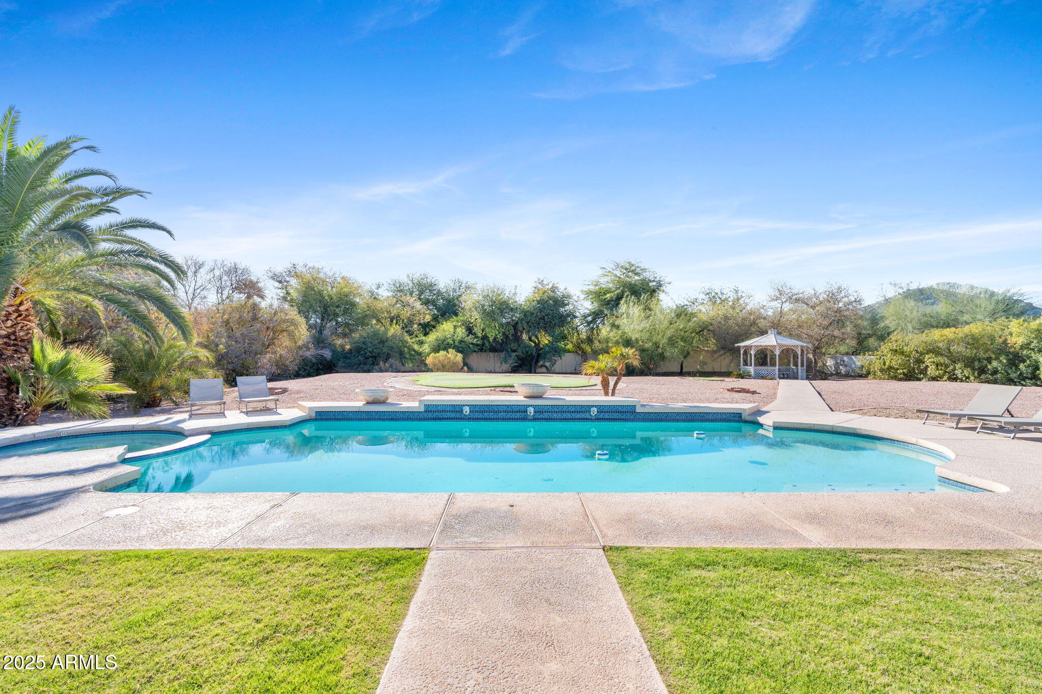 6807 E MEADOWLARK Lane
