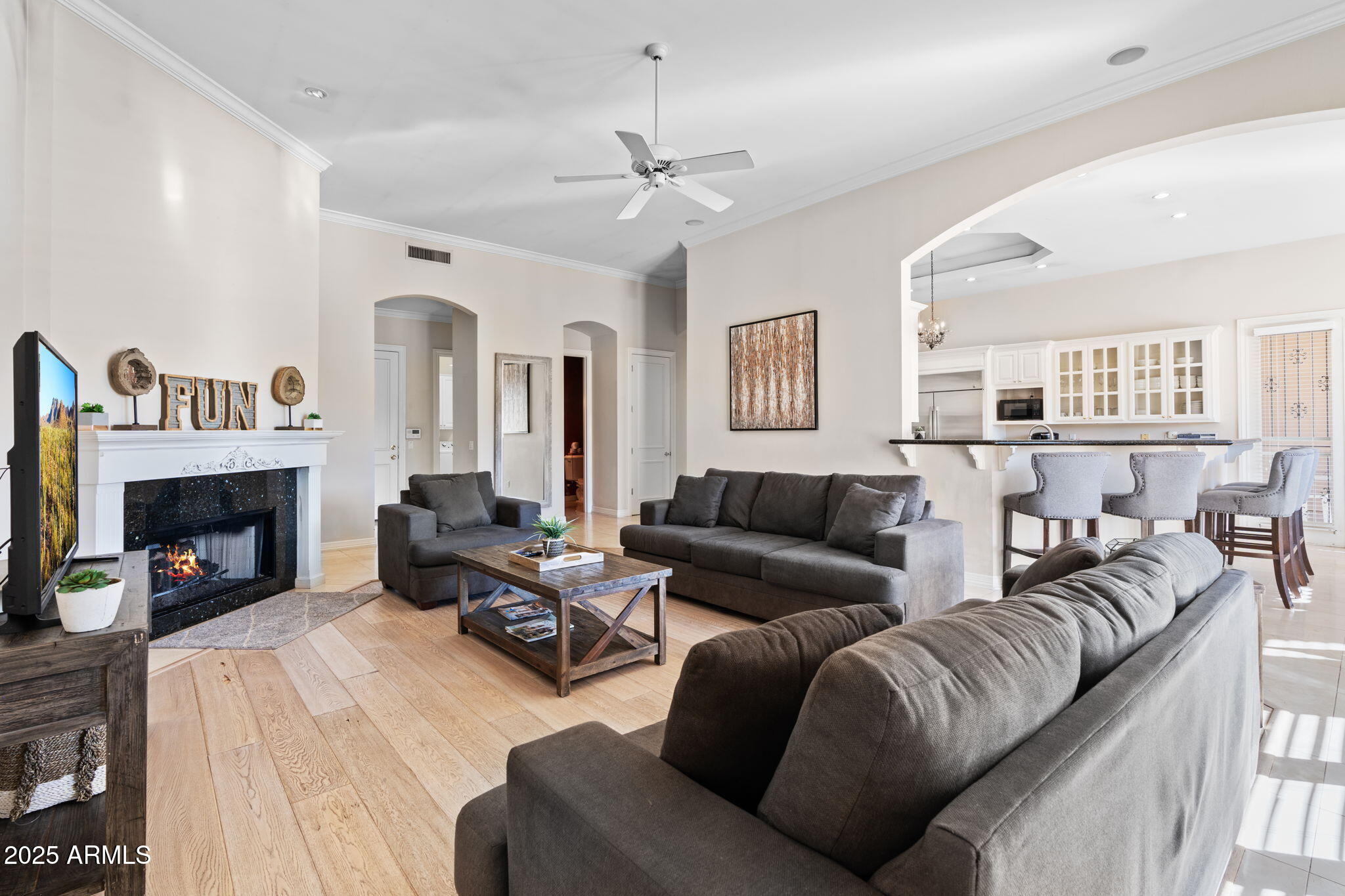 6807 E MEADOWLARK Lane