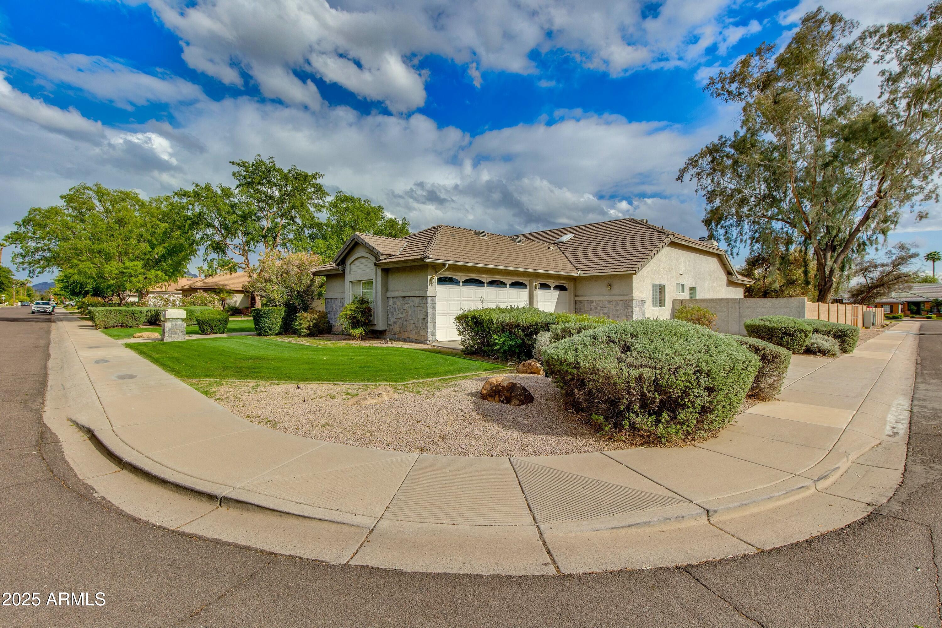 1133 W LAS PALMARITAS Drive