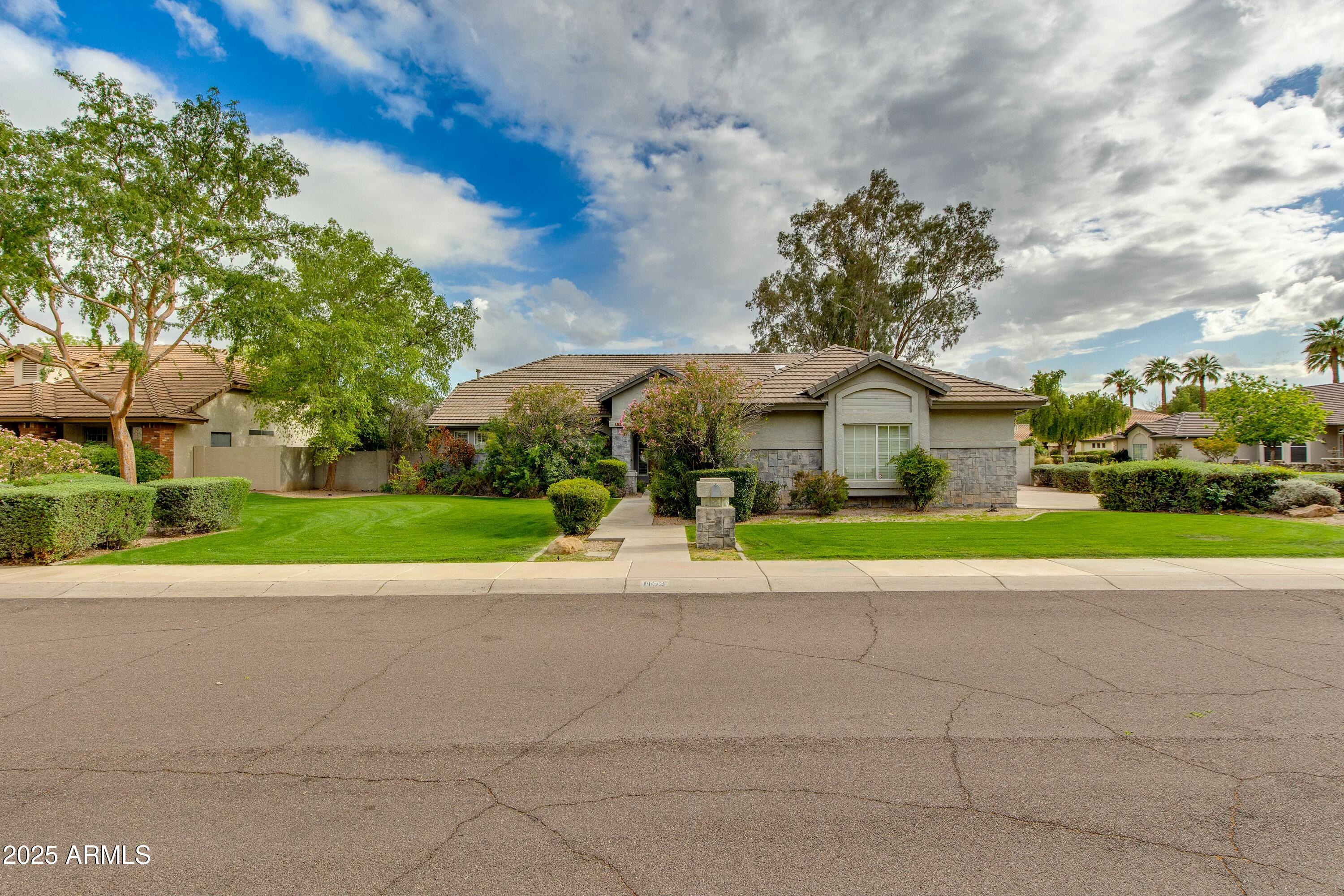 1133 W LAS PALMARITAS Drive