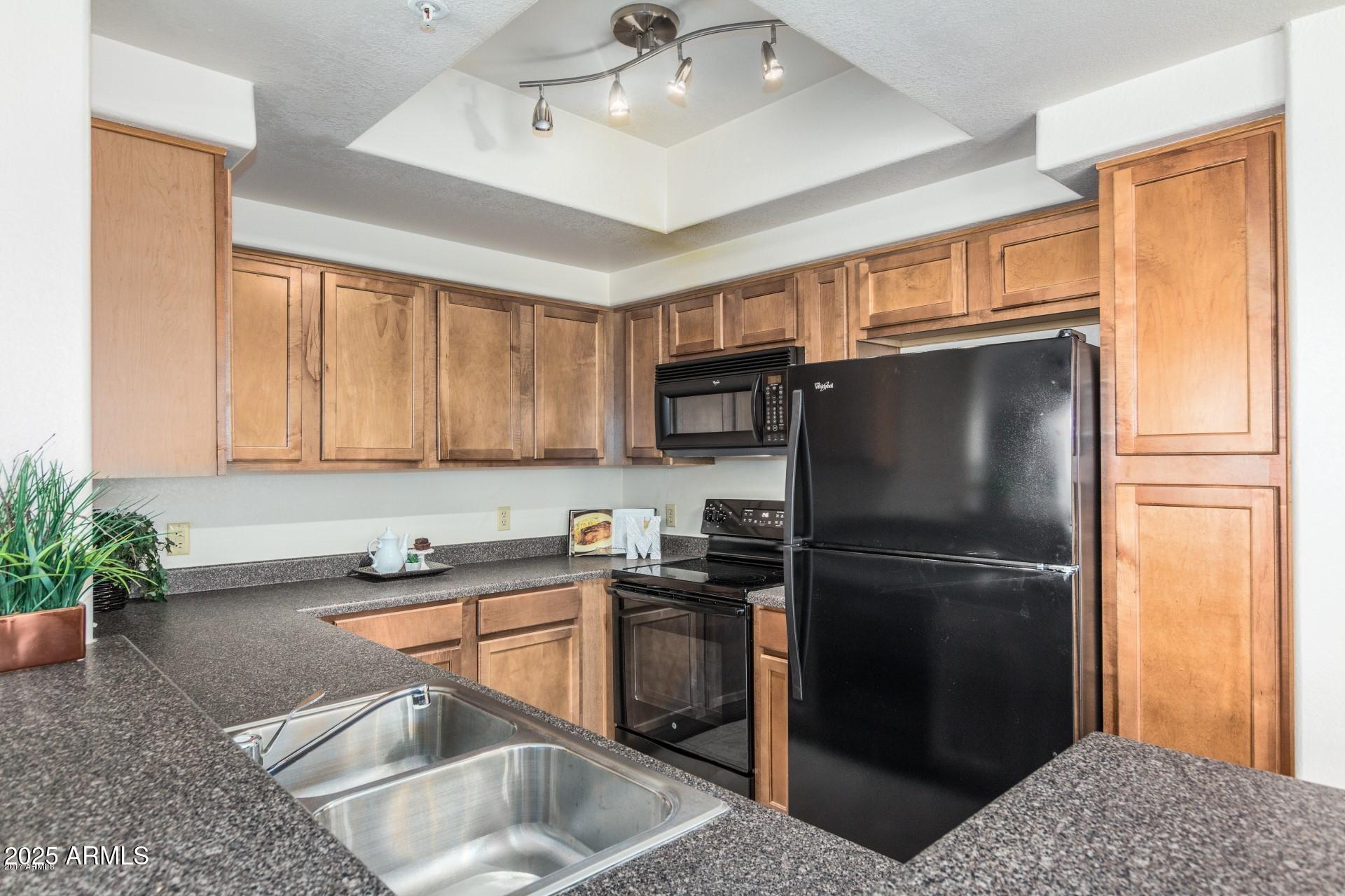 750 E NORTHERN Avenue, 1009