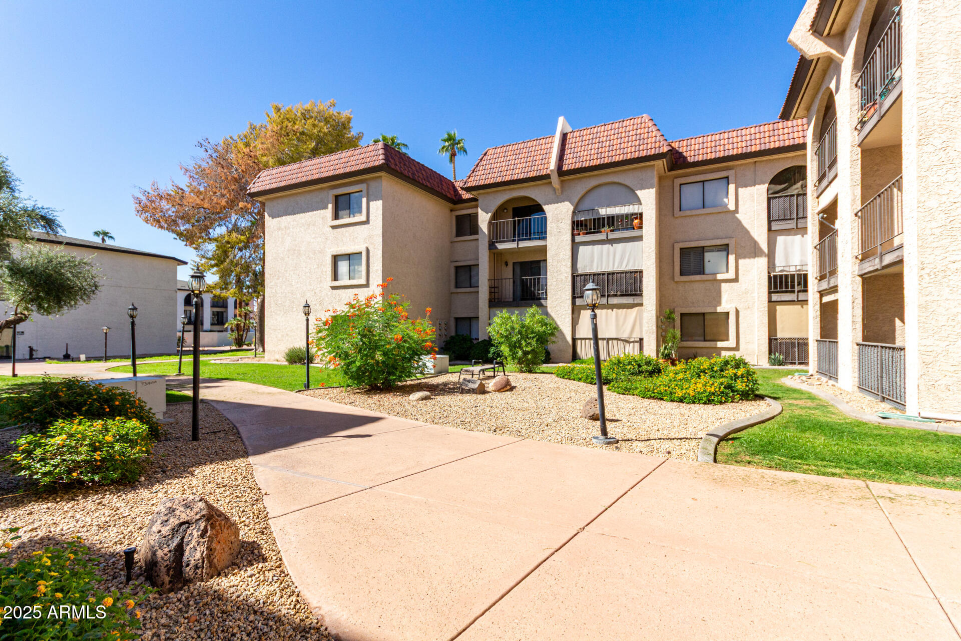 3033 E DEVONSHIRE Avenue, 1037