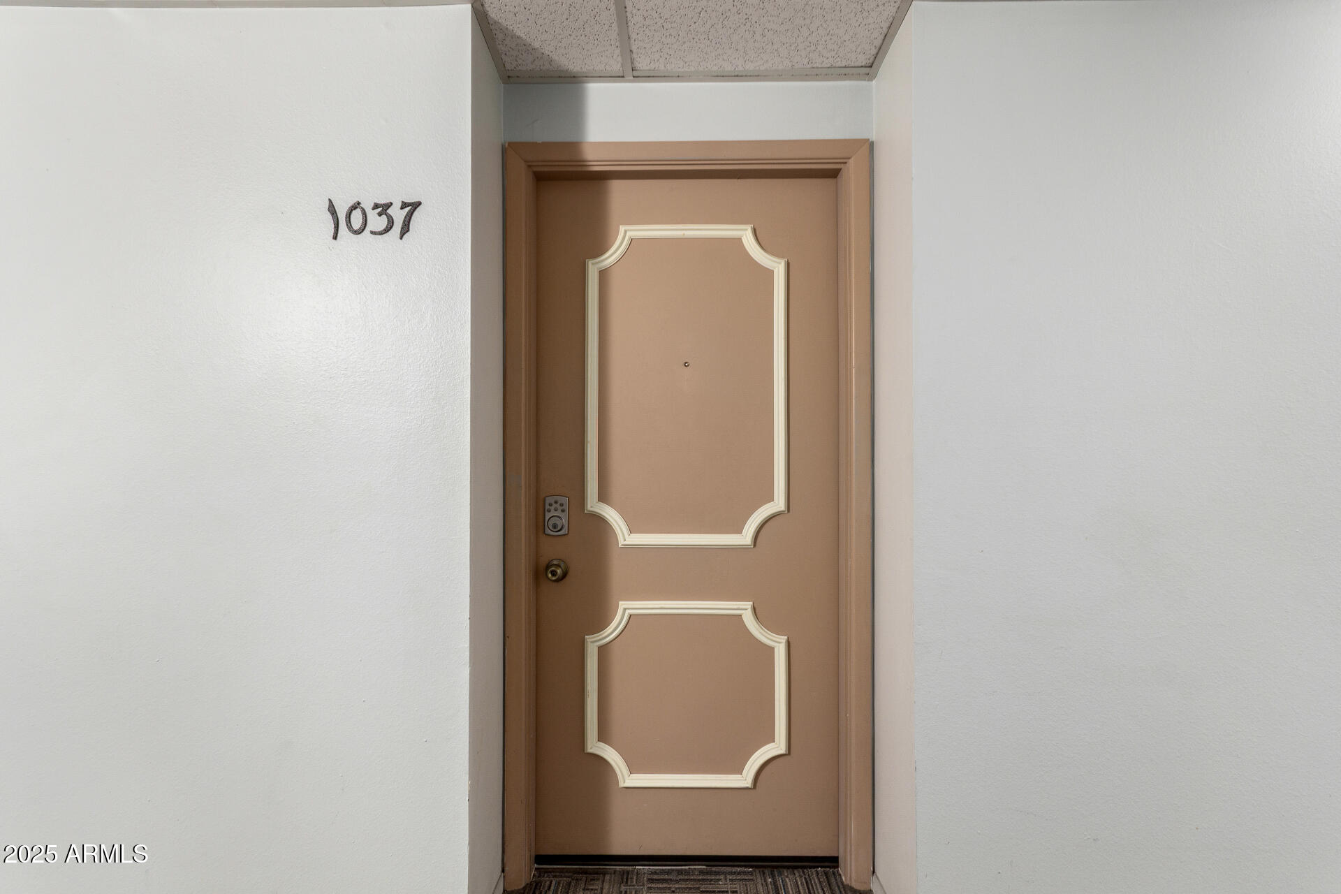 3033 E DEVONSHIRE Avenue, 1037