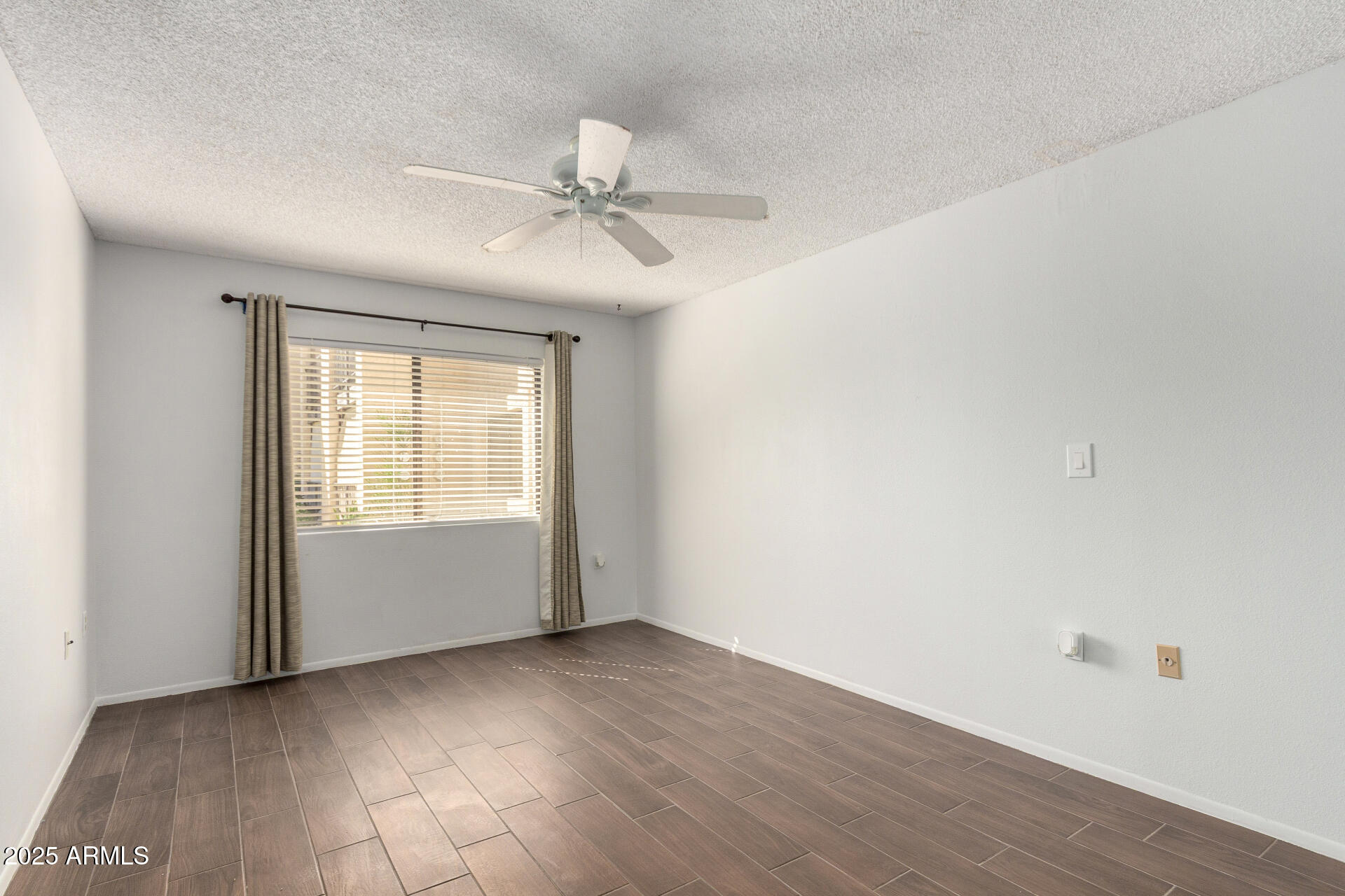 3033 E DEVONSHIRE Avenue, 1037