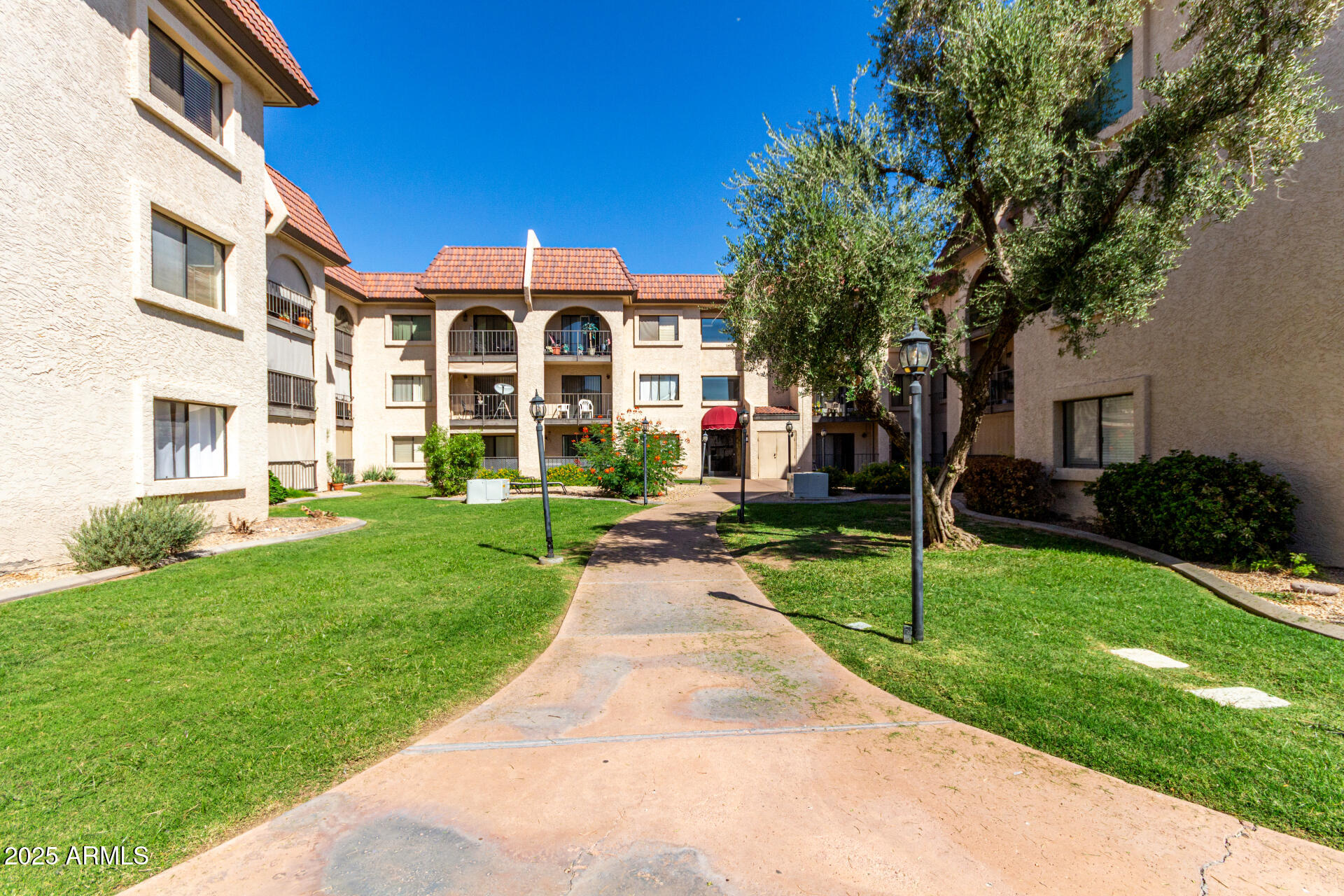 3033 E DEVONSHIRE Avenue, 1037
