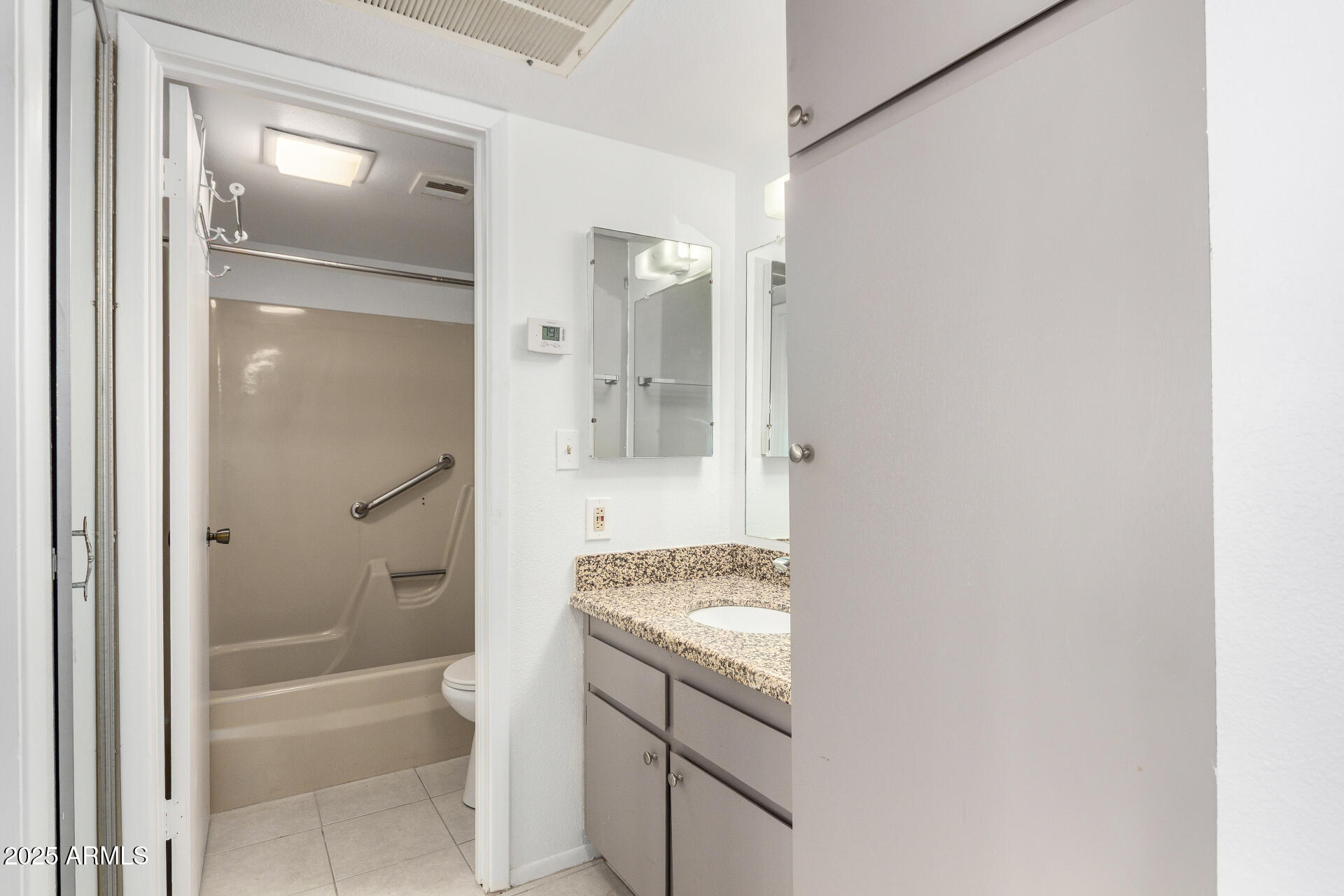 3033 E DEVONSHIRE Avenue, 1037