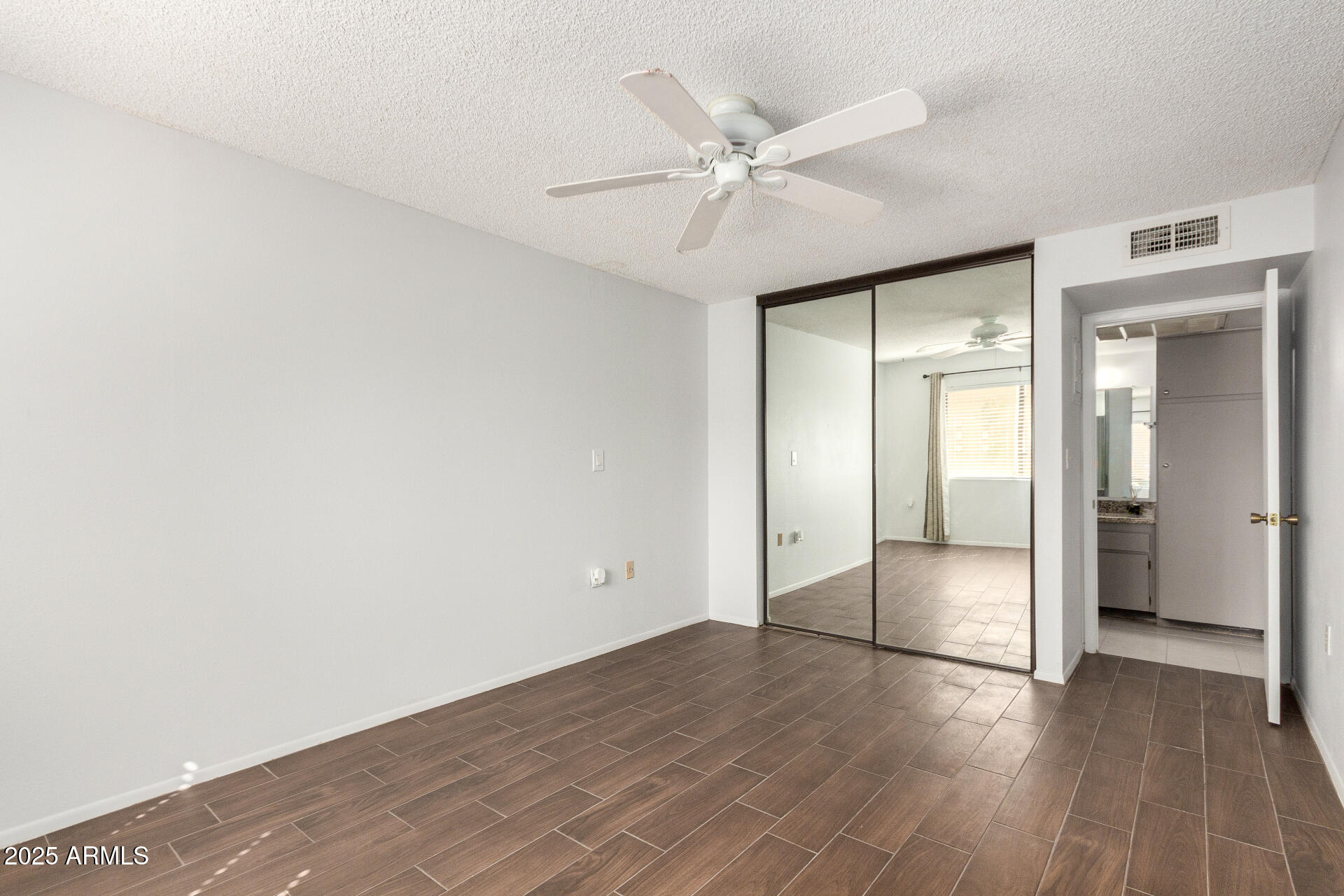 3033 E DEVONSHIRE Avenue, 1037