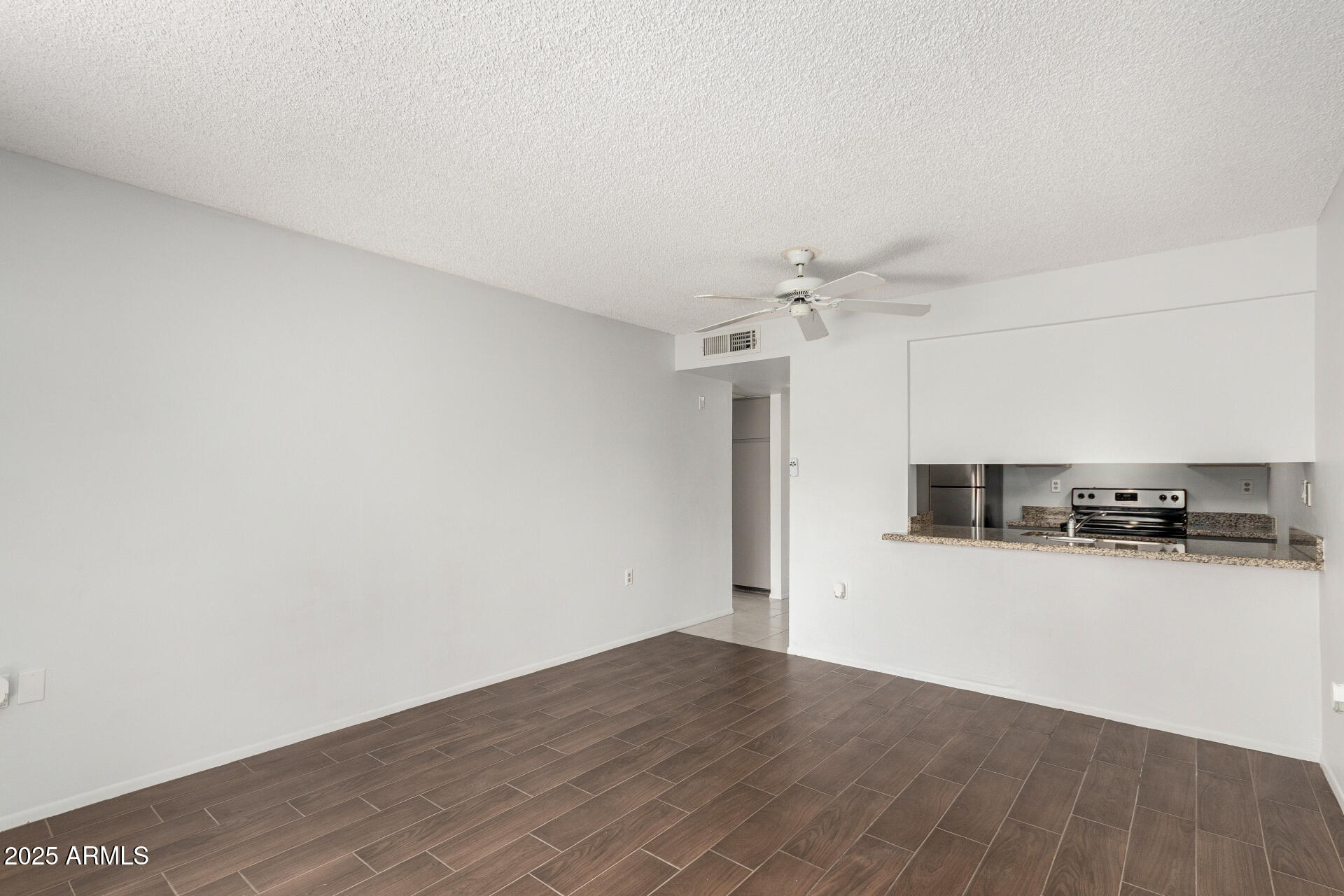 3033 E DEVONSHIRE Avenue, 1037