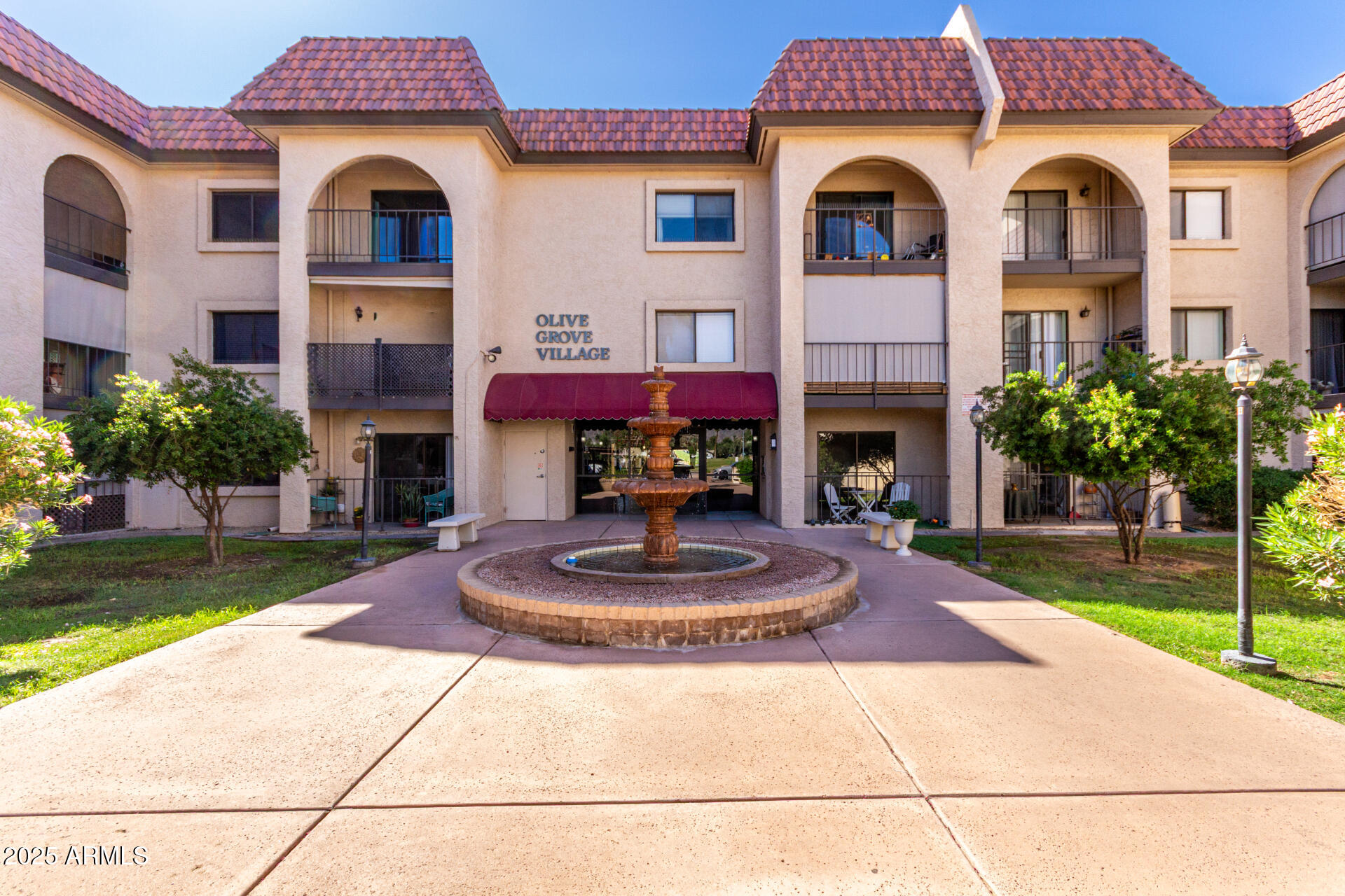 3033 E DEVONSHIRE Avenue, 1037