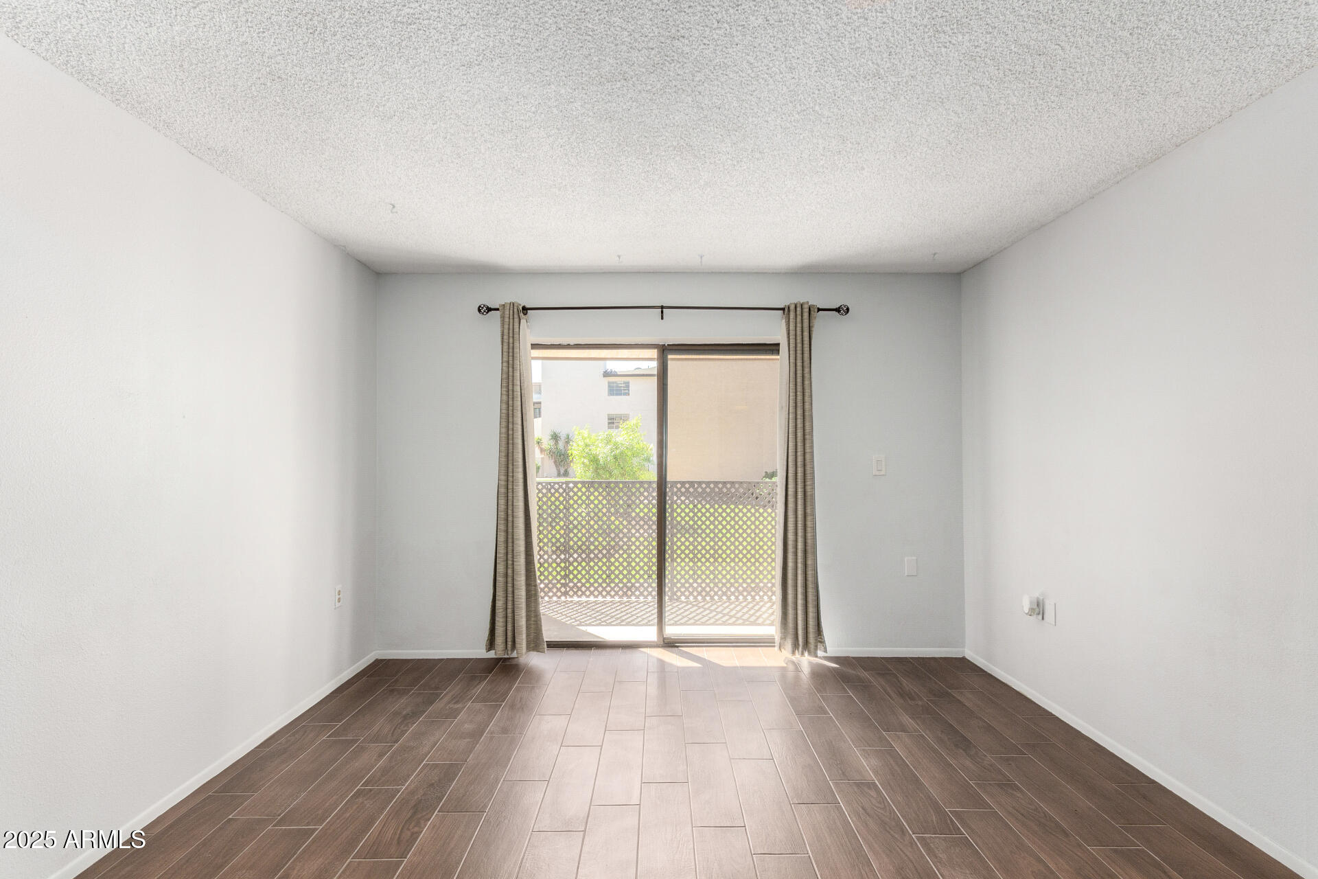 3033 E DEVONSHIRE Avenue, 1037