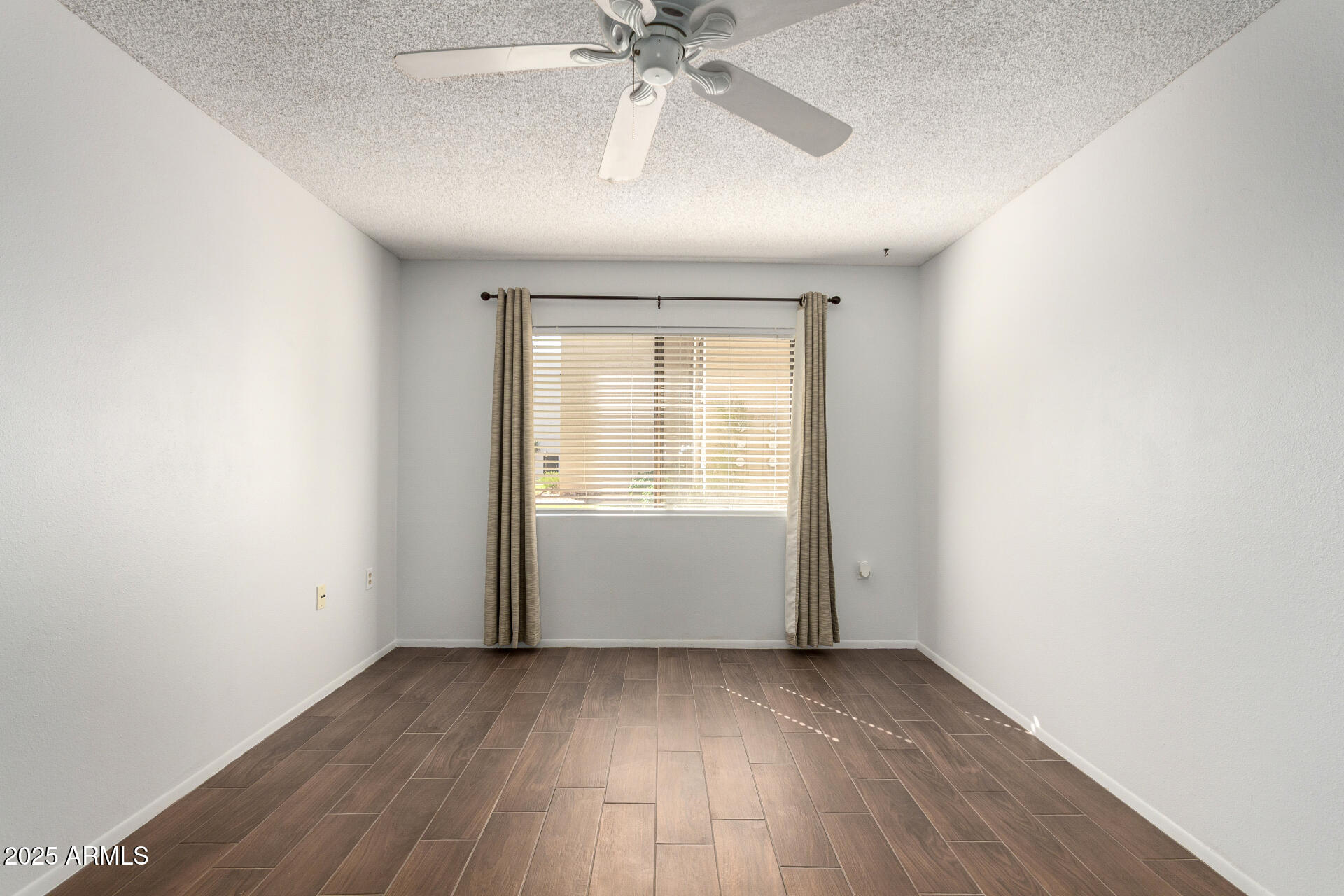 3033 E DEVONSHIRE Avenue, 1037