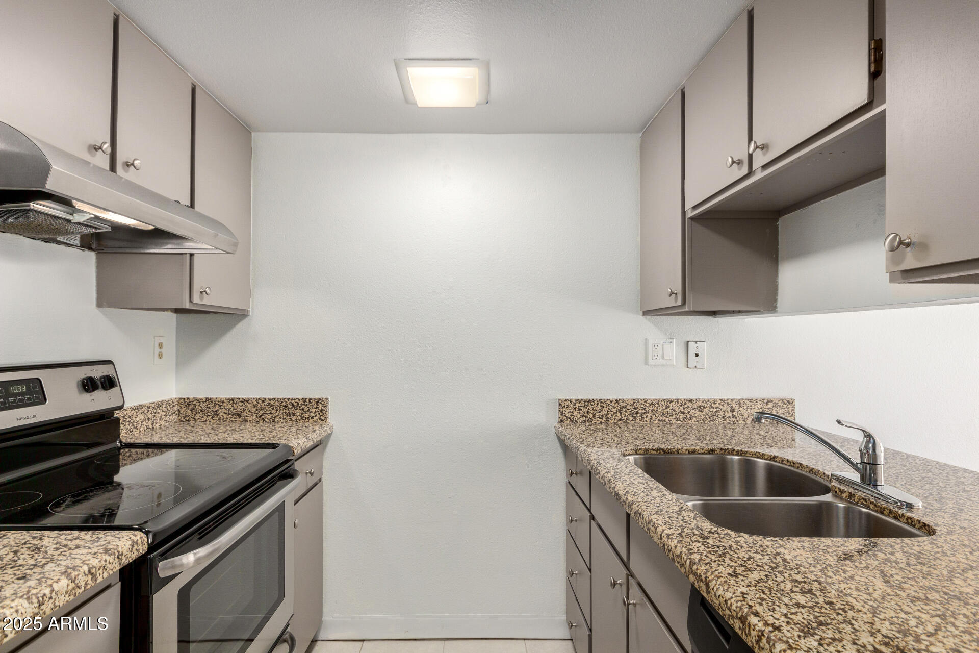 3033 E DEVONSHIRE Avenue, 1037