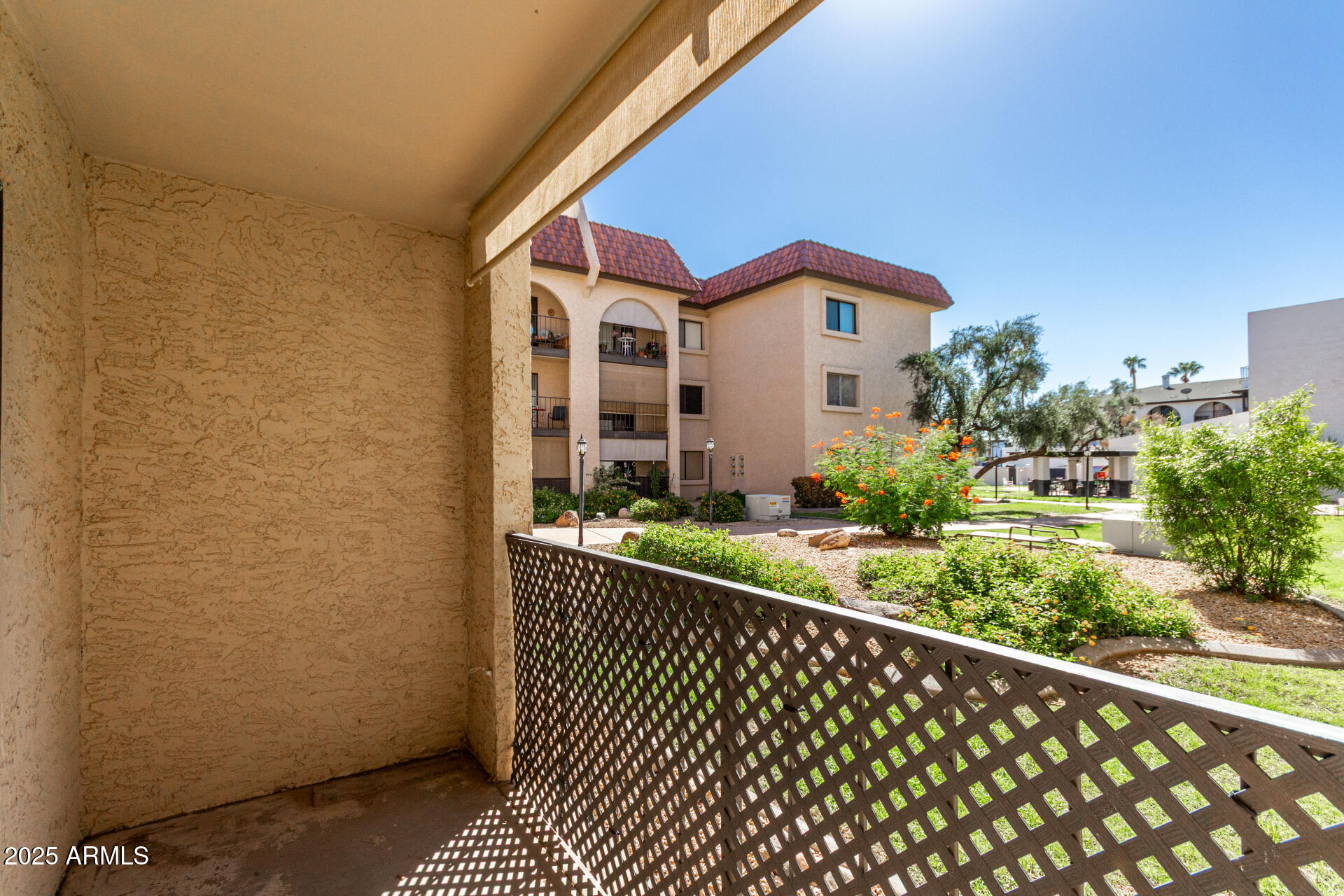 3033 E DEVONSHIRE Avenue, 1037