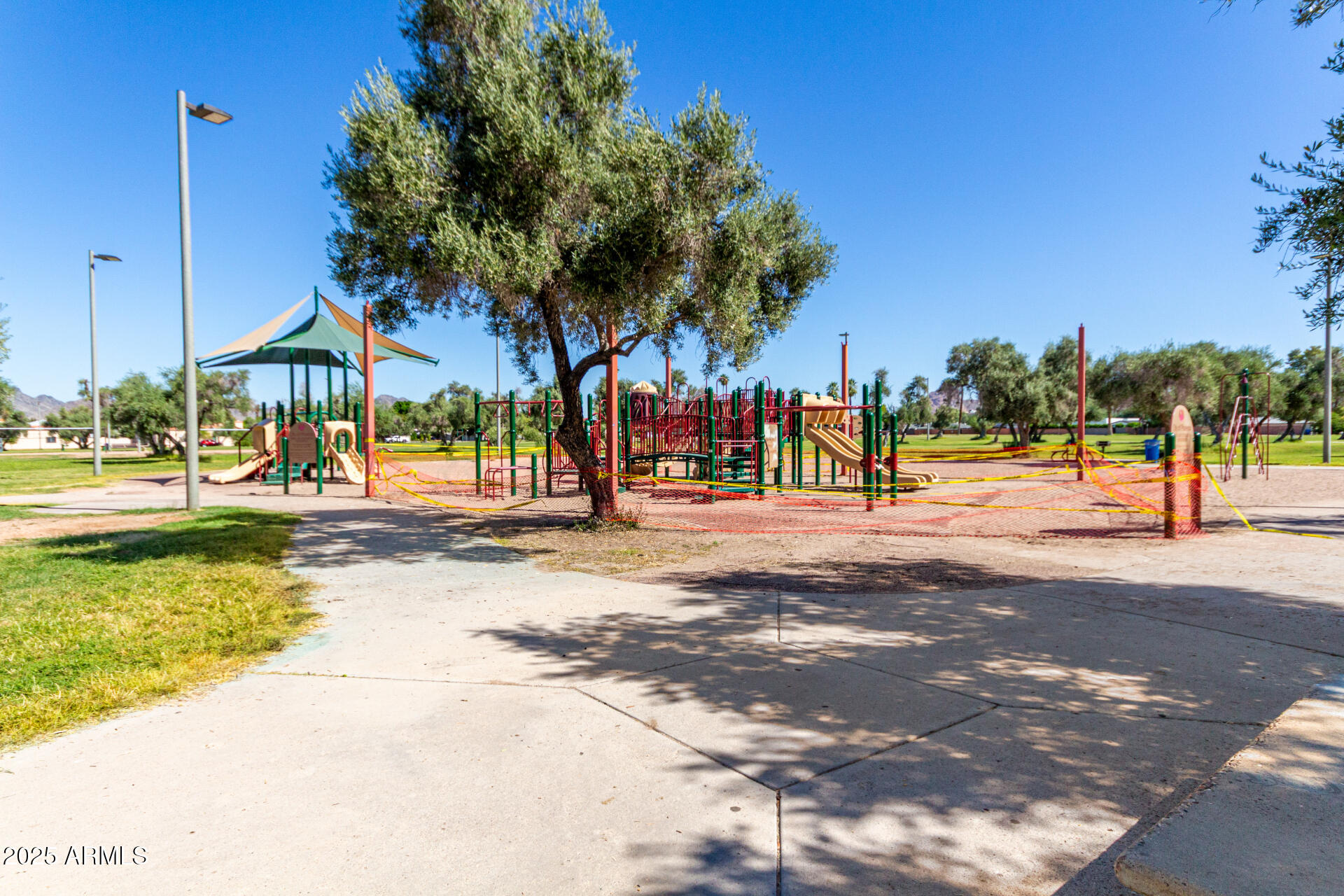 3033 E DEVONSHIRE Avenue, 1037