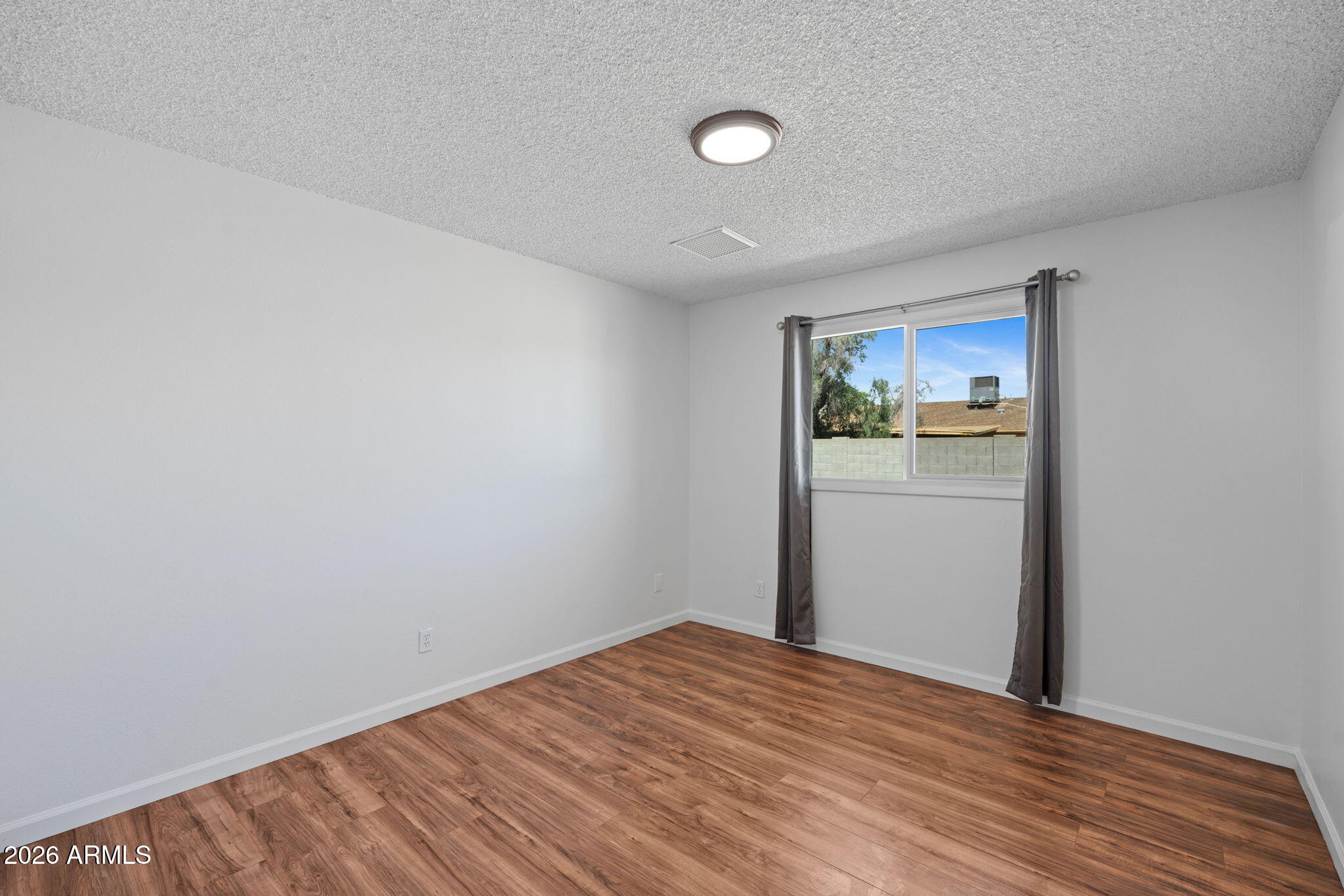 1664 E DEL RIO Drive