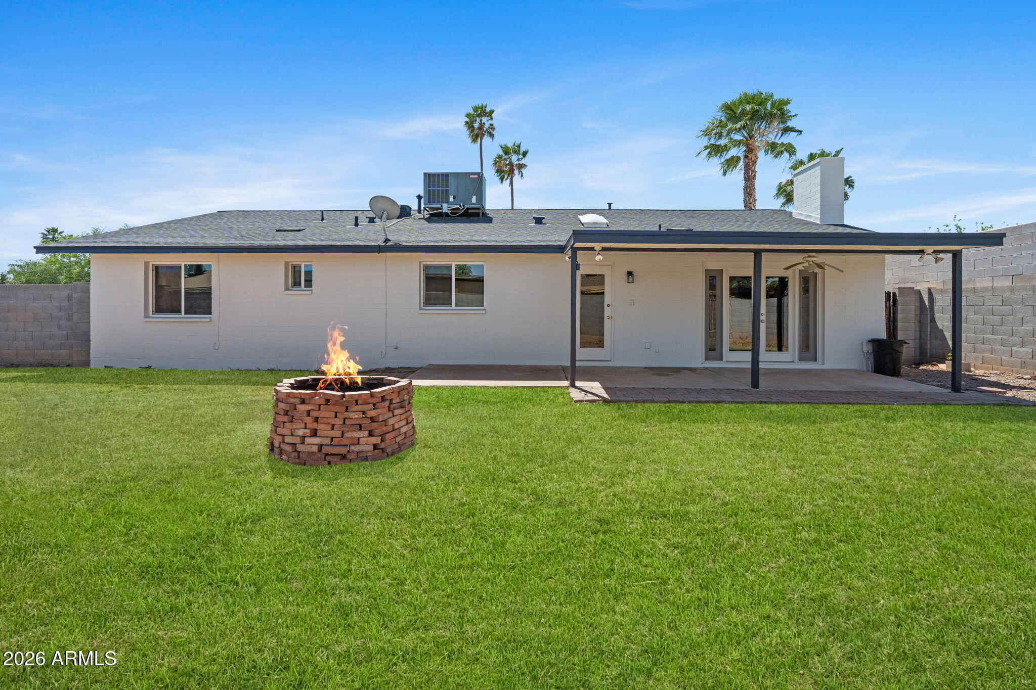 1664 E DEL RIO Drive