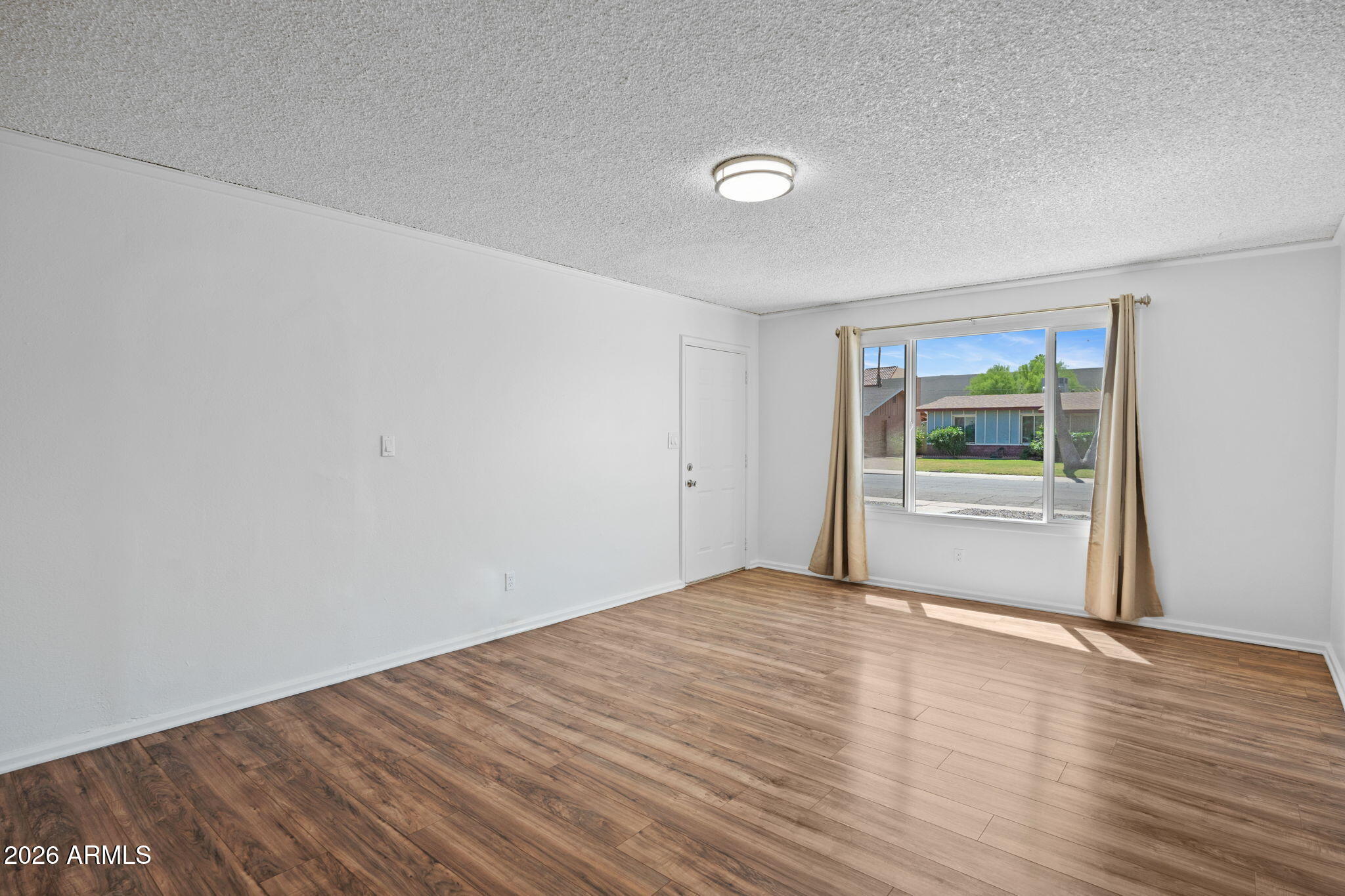 1664 E DEL RIO Drive