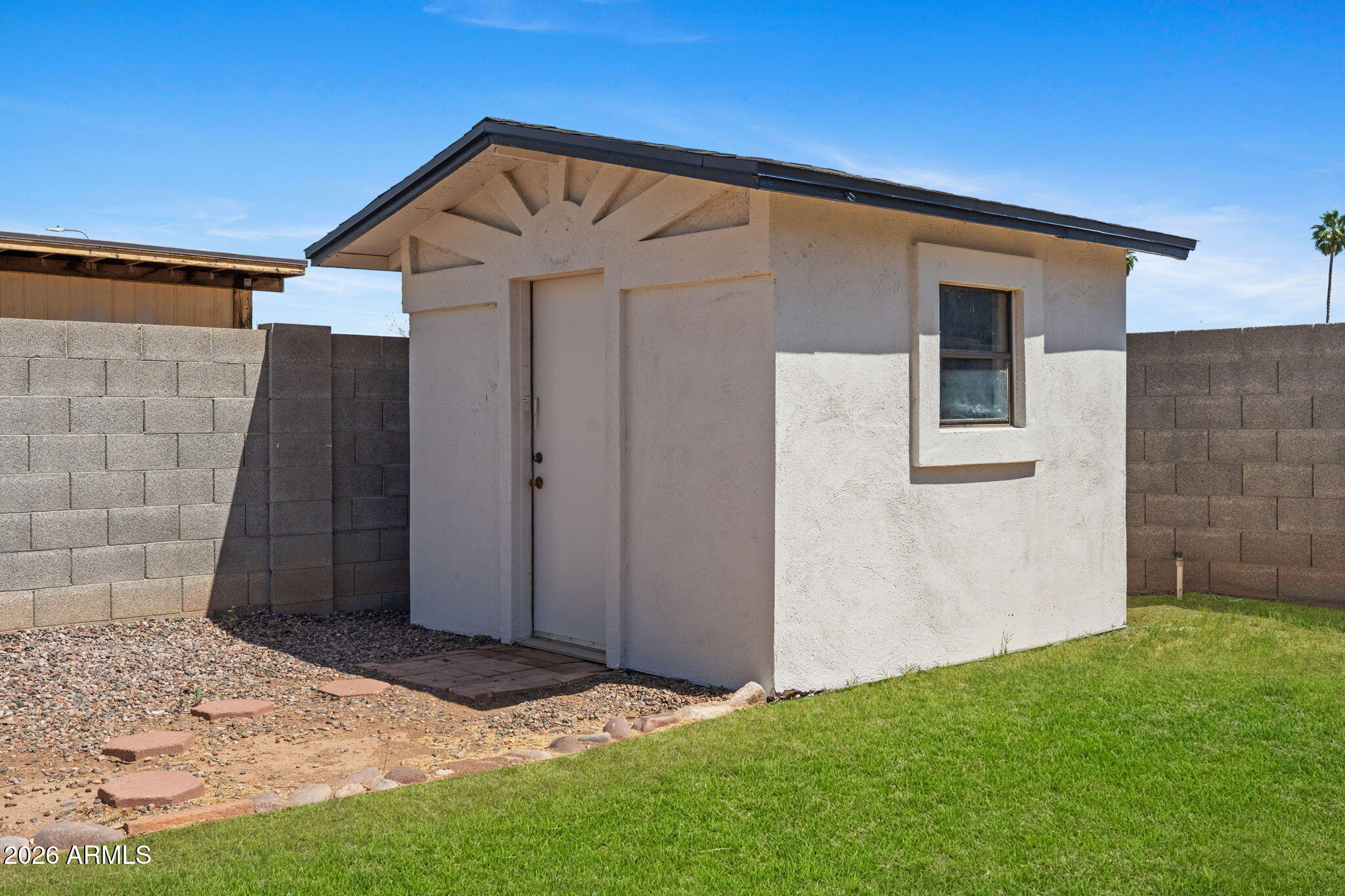 1664 E DEL RIO Drive