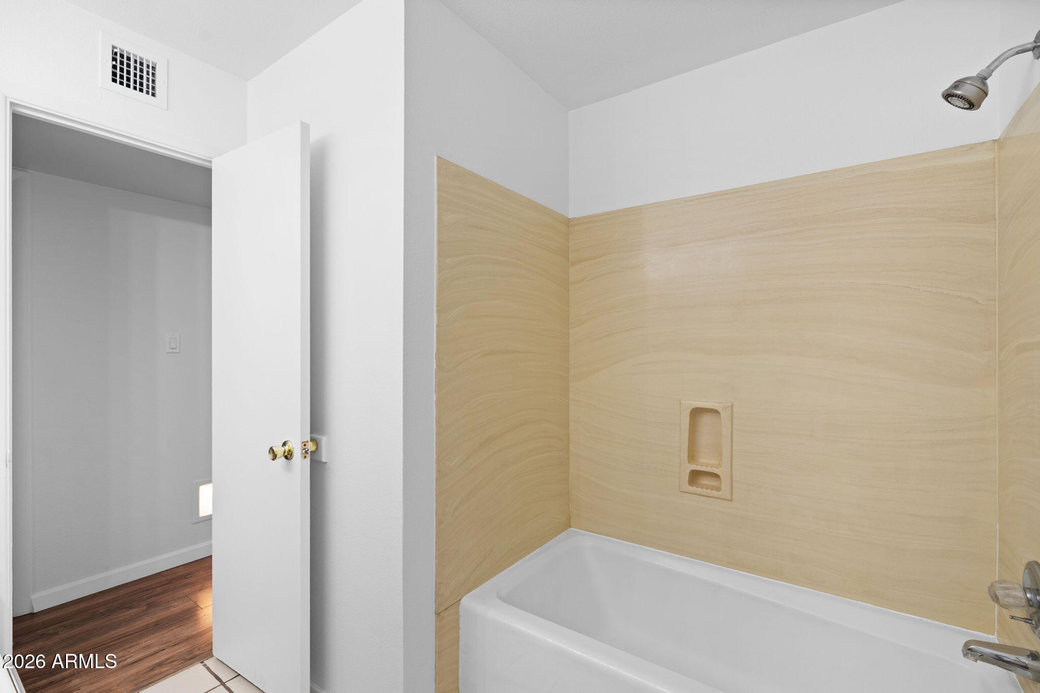 1664 E DEL RIO Drive