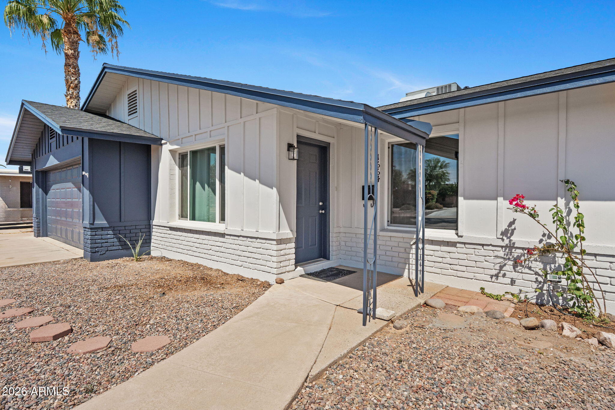 1664 E DEL RIO Drive