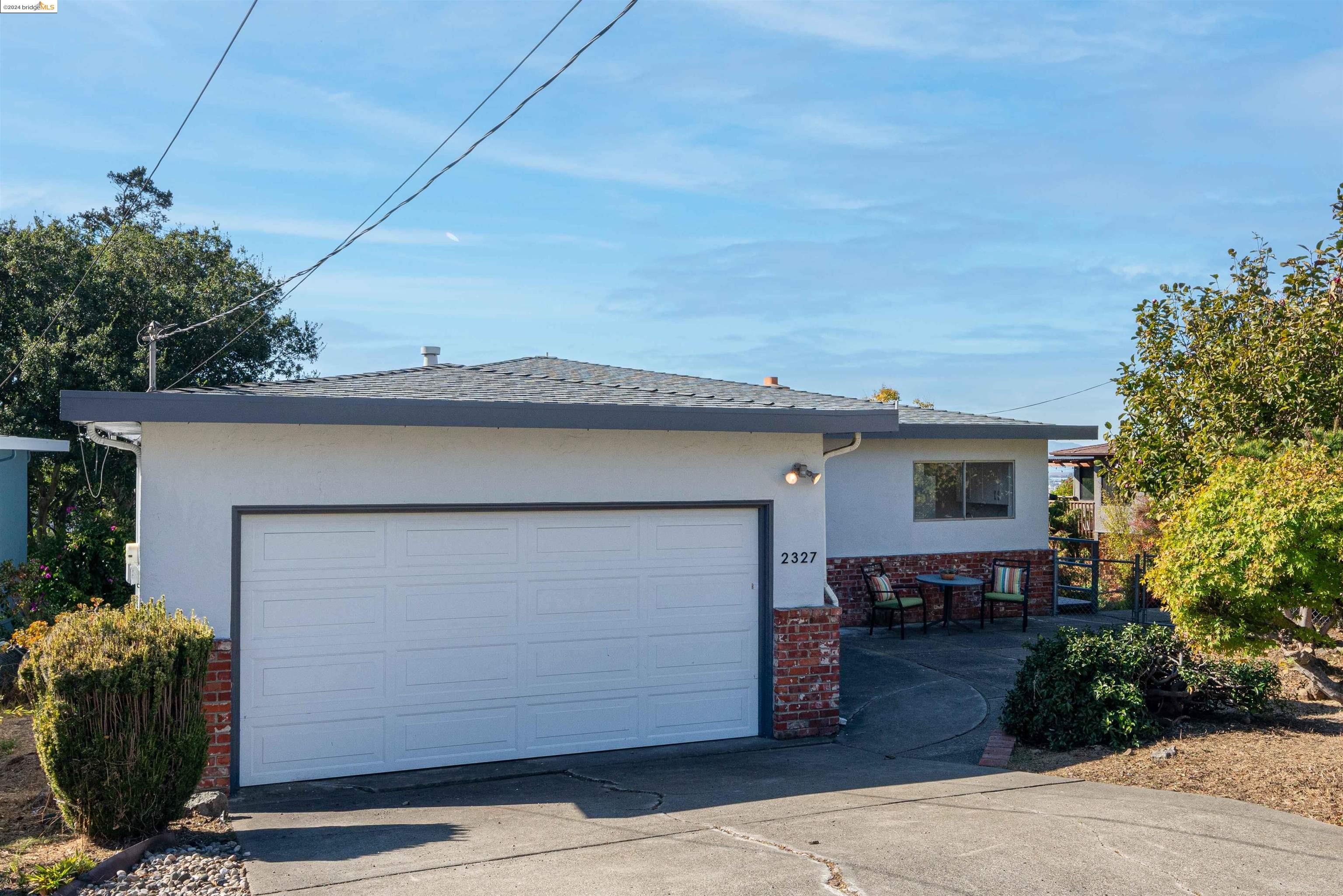 2327 Carquinez Ave