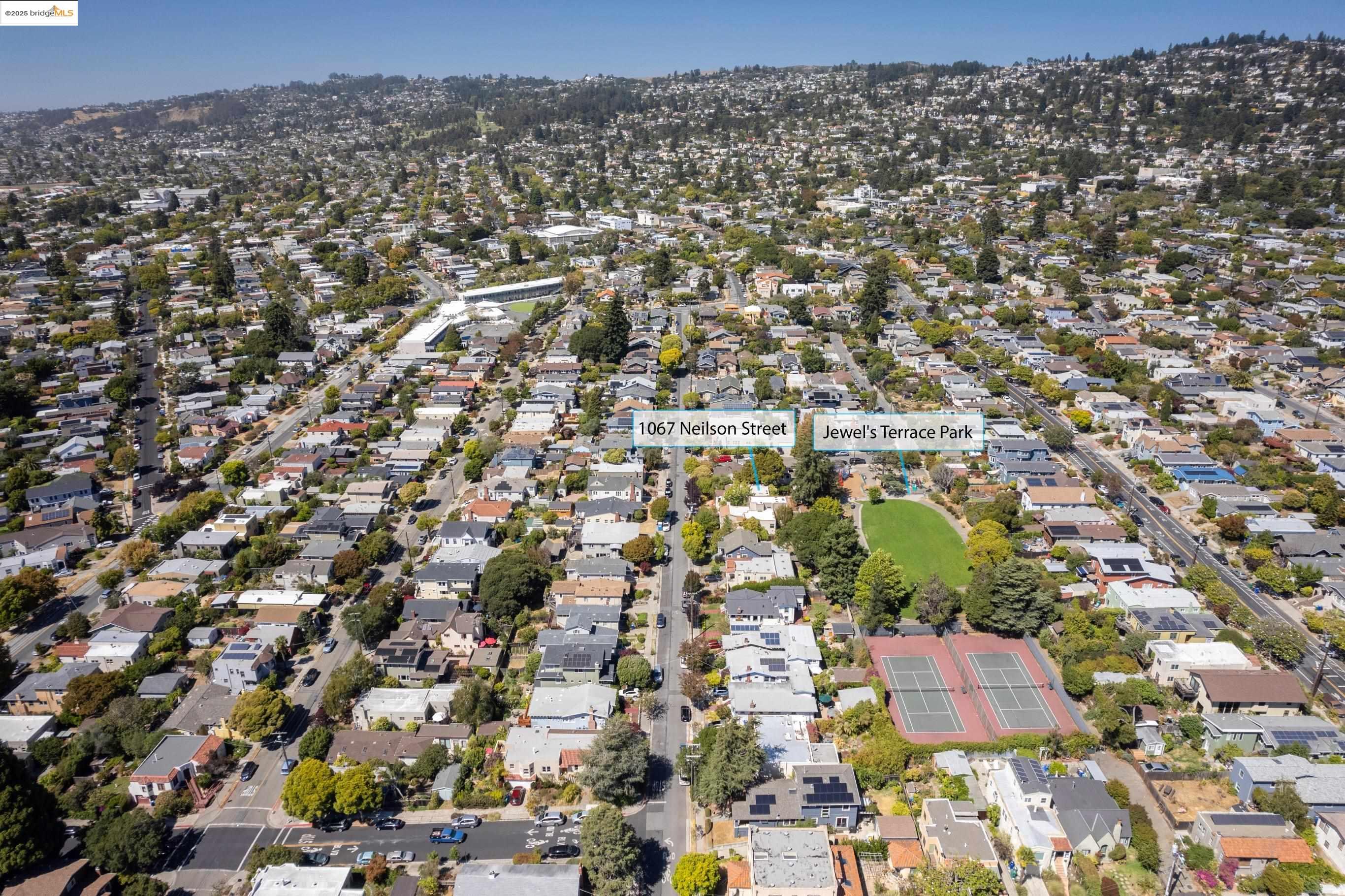 1067 Neilson St
