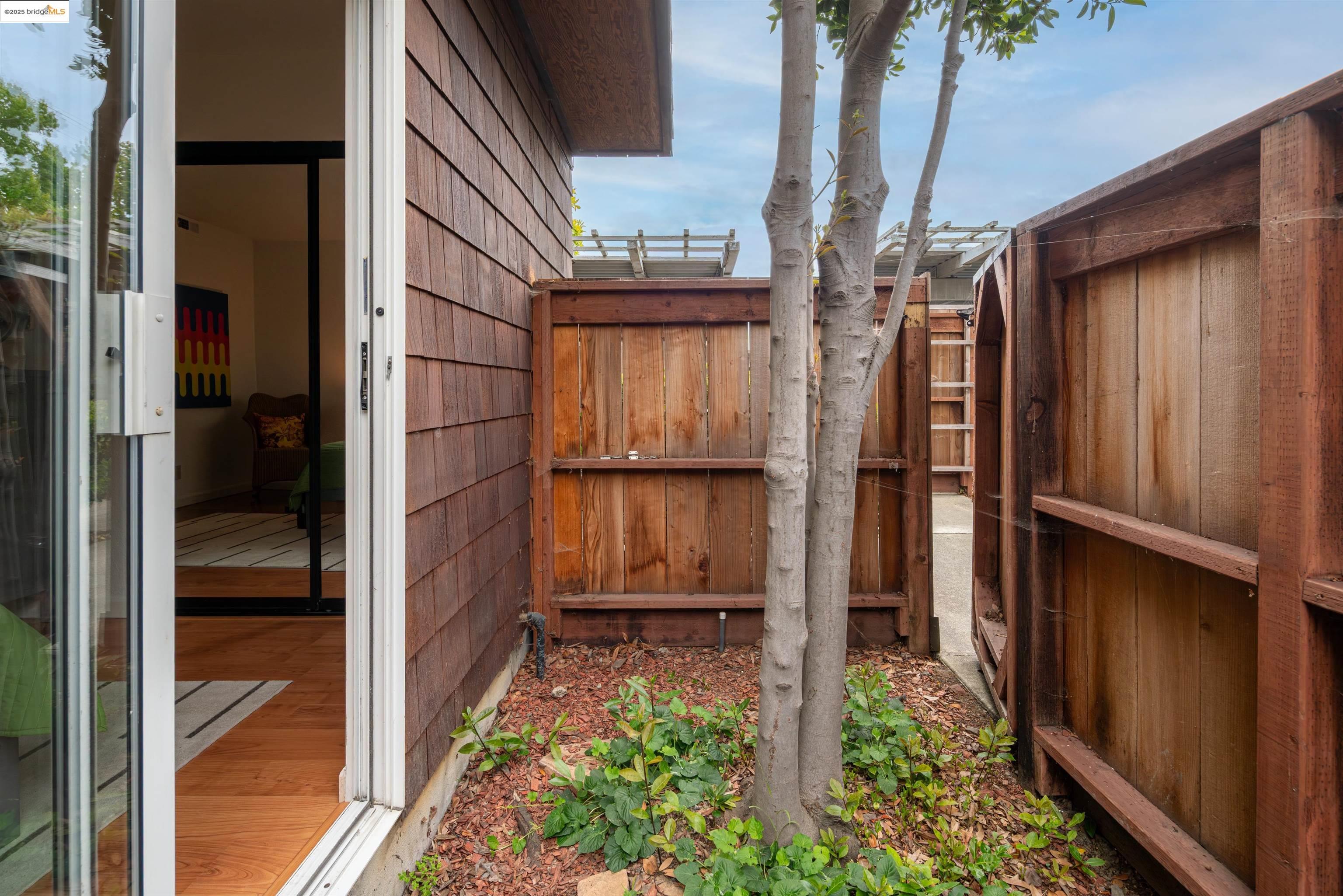 1812 Dwight Way # 2 Unit: 1-2