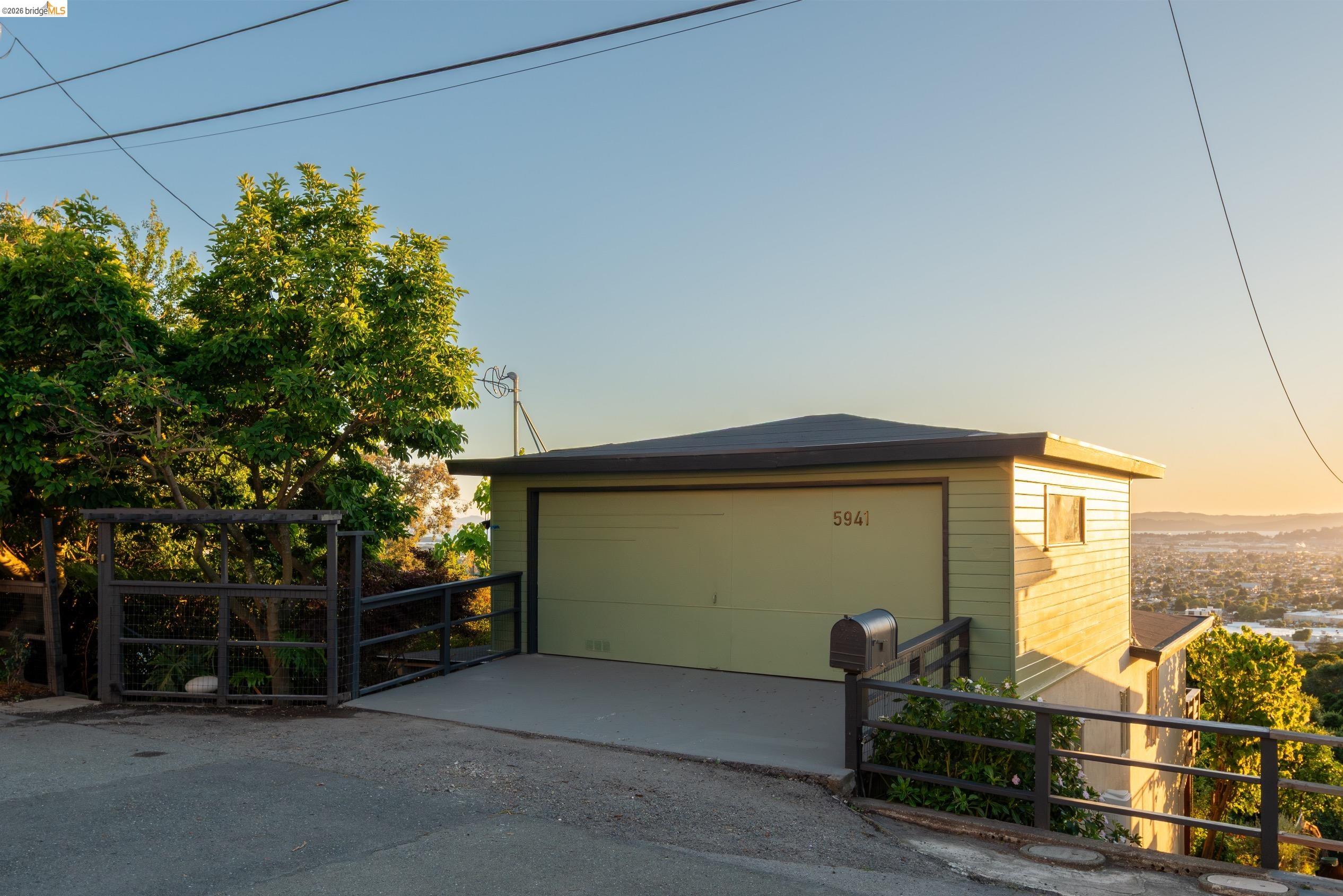 5941 Harbor View Ave