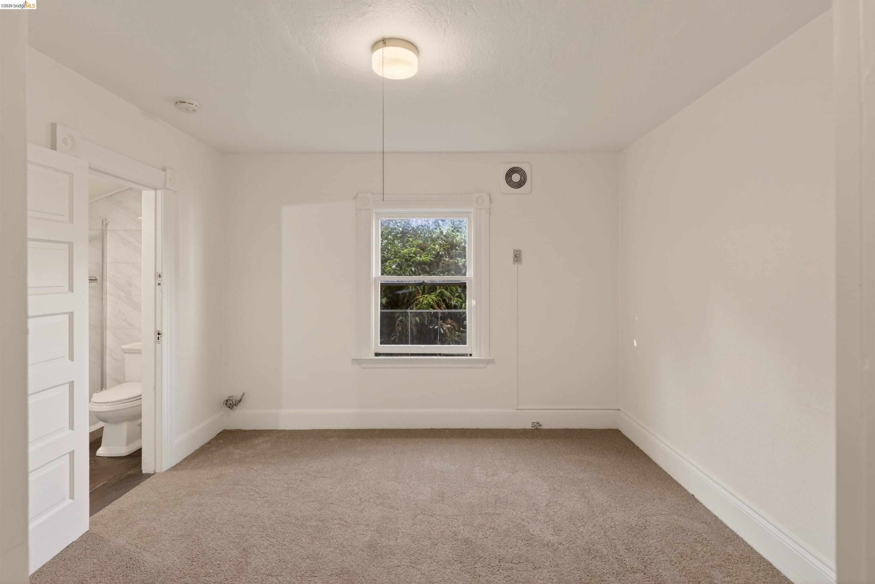 2338 Roosevelt Ave