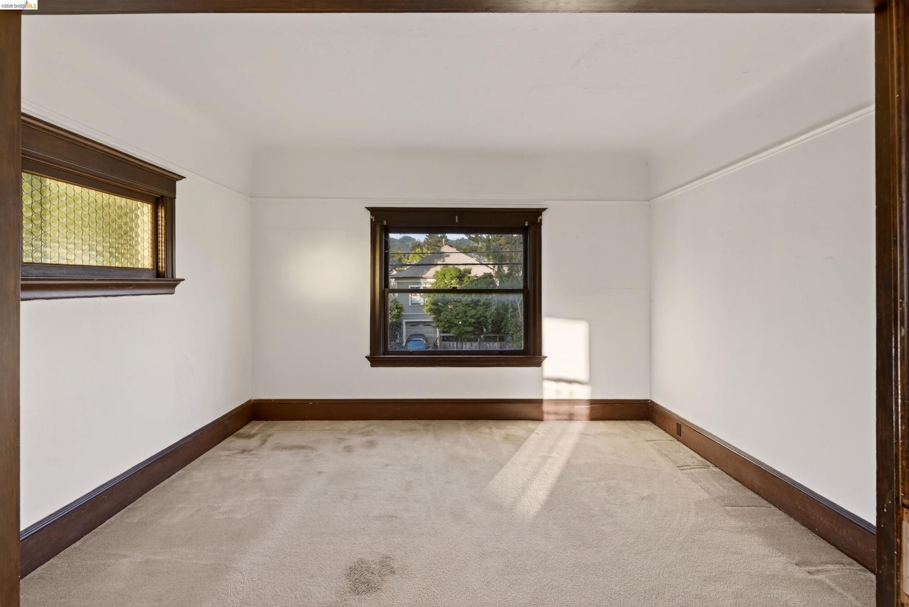 2338 Roosevelt Ave