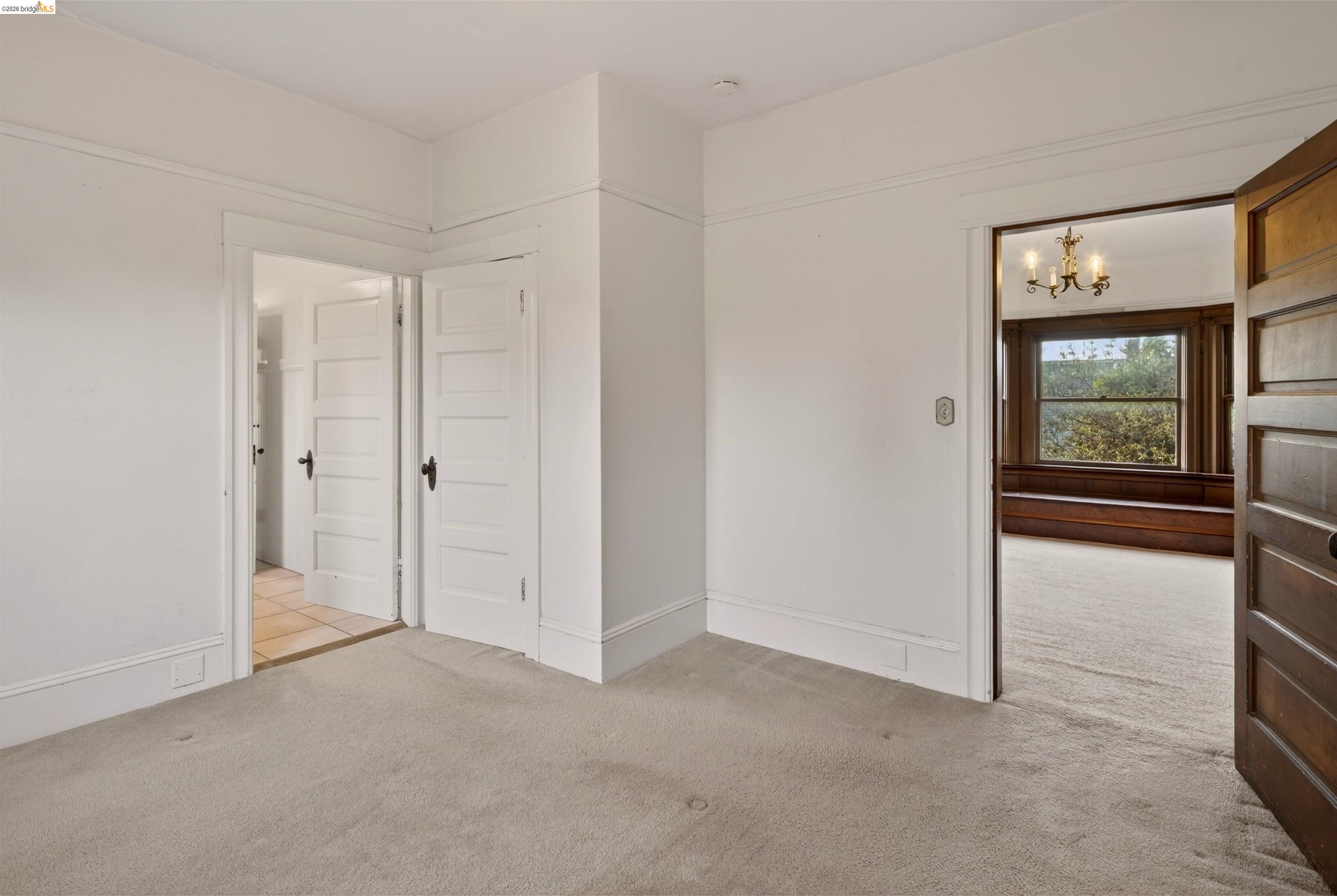 2338 Roosevelt Ave