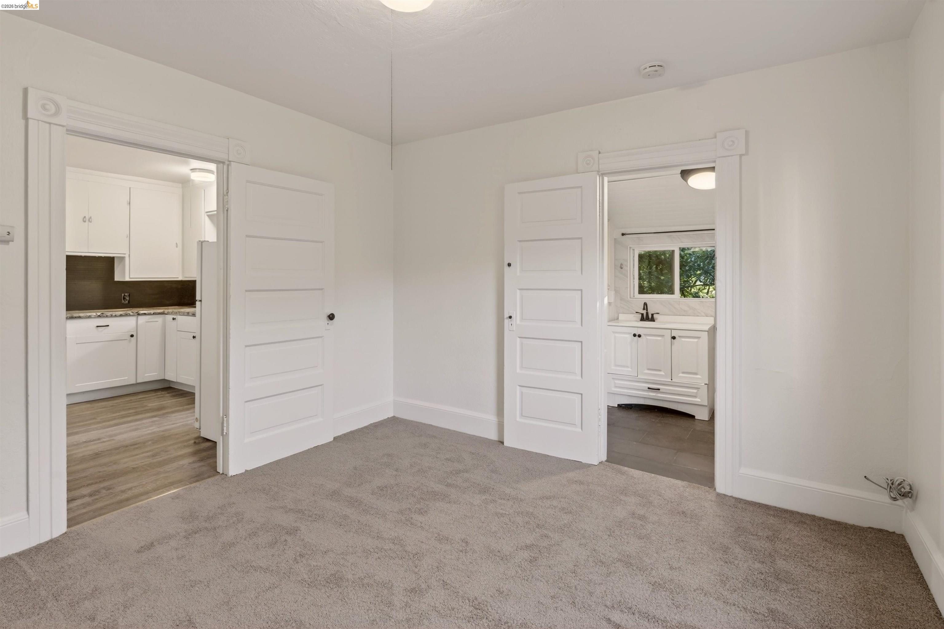 2338 Roosevelt Ave