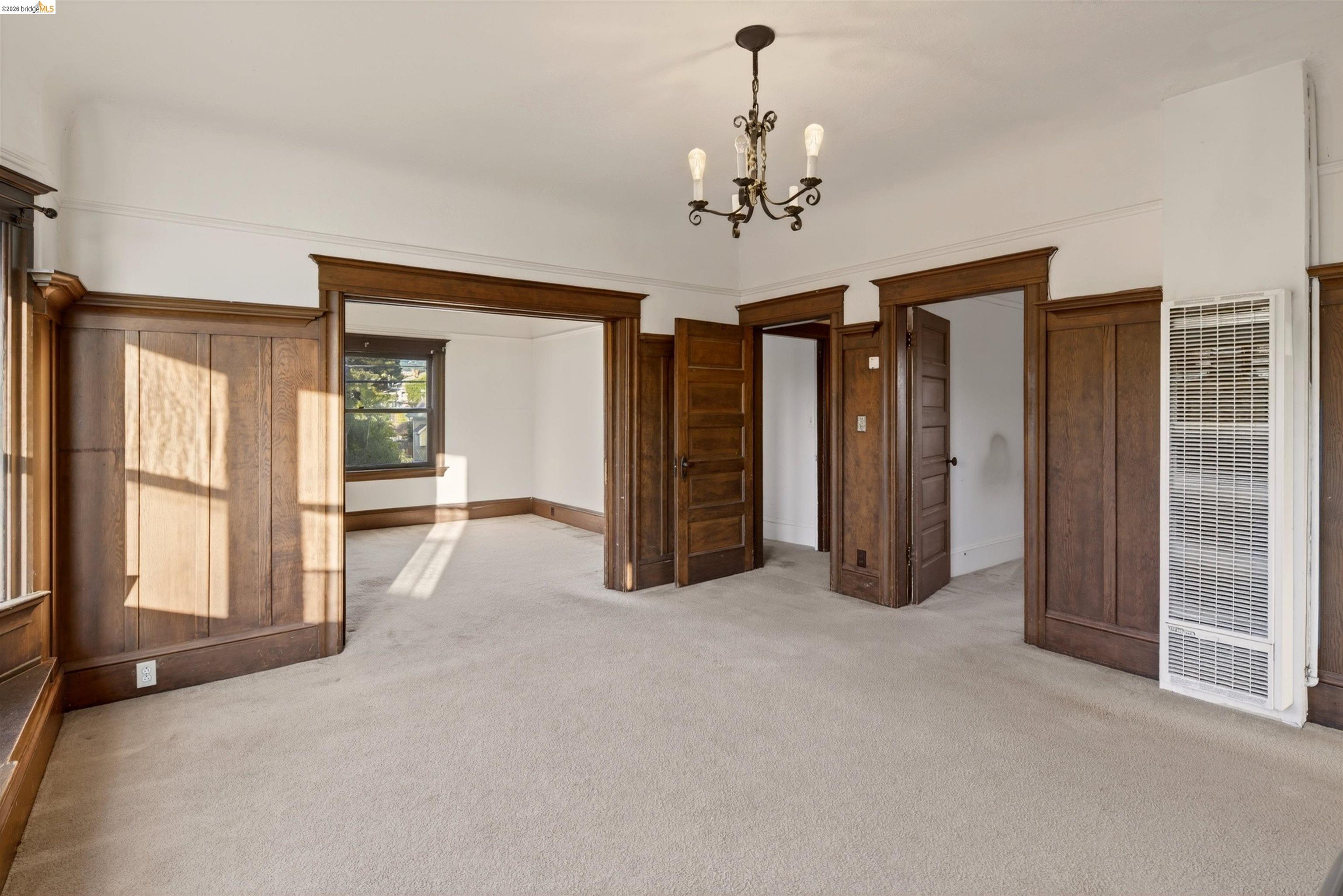 2338 Roosevelt Ave
