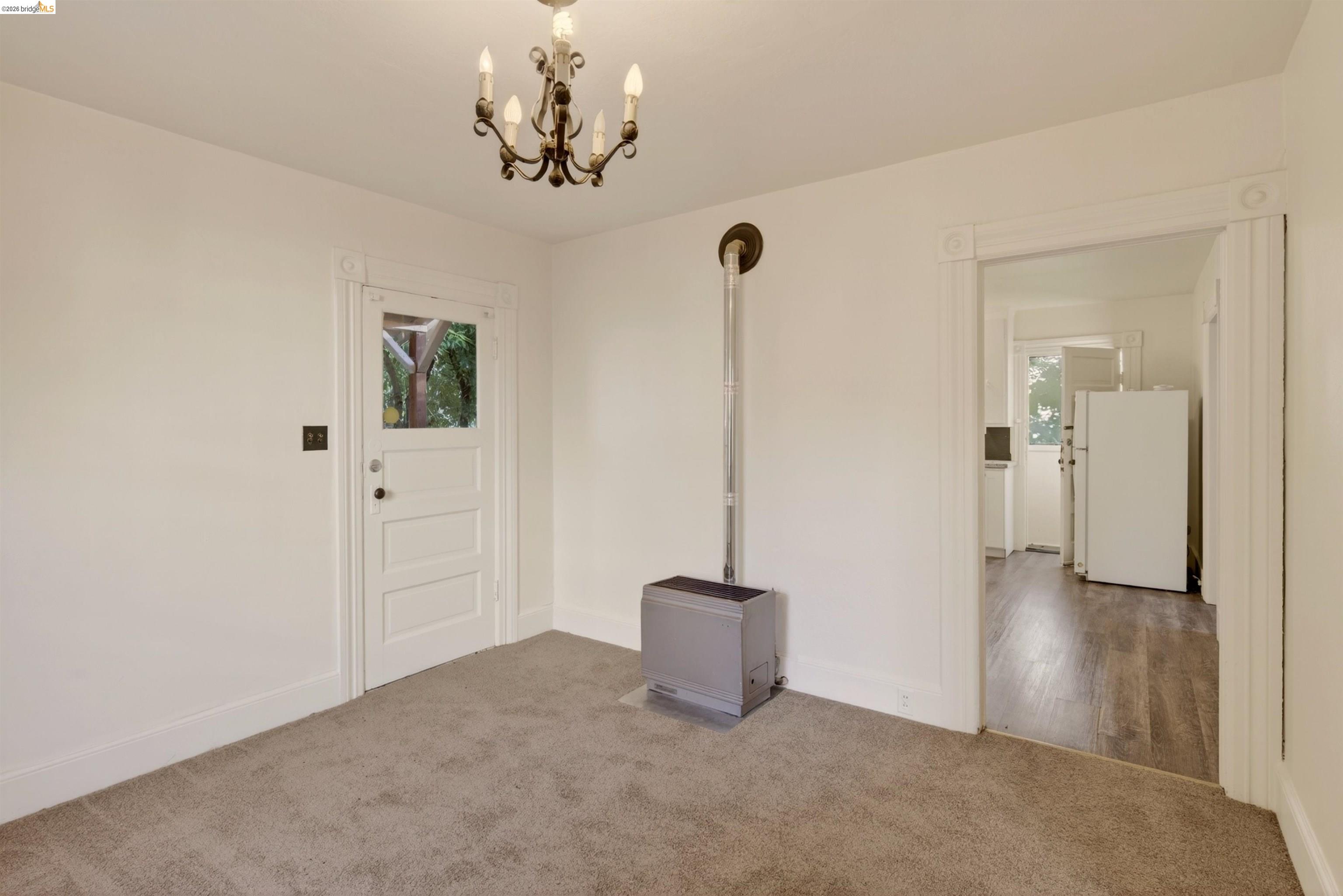 2338 Roosevelt Ave