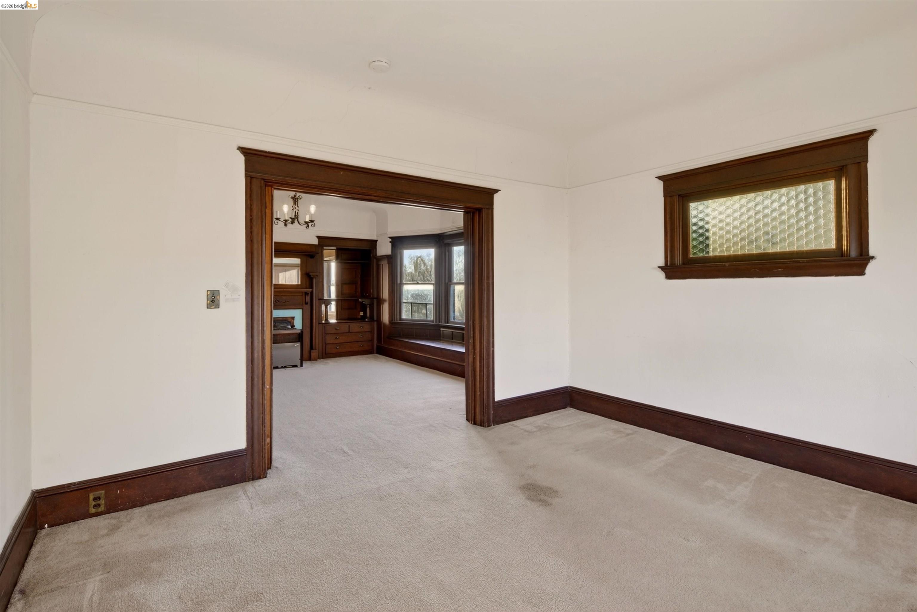 2338 Roosevelt Ave
