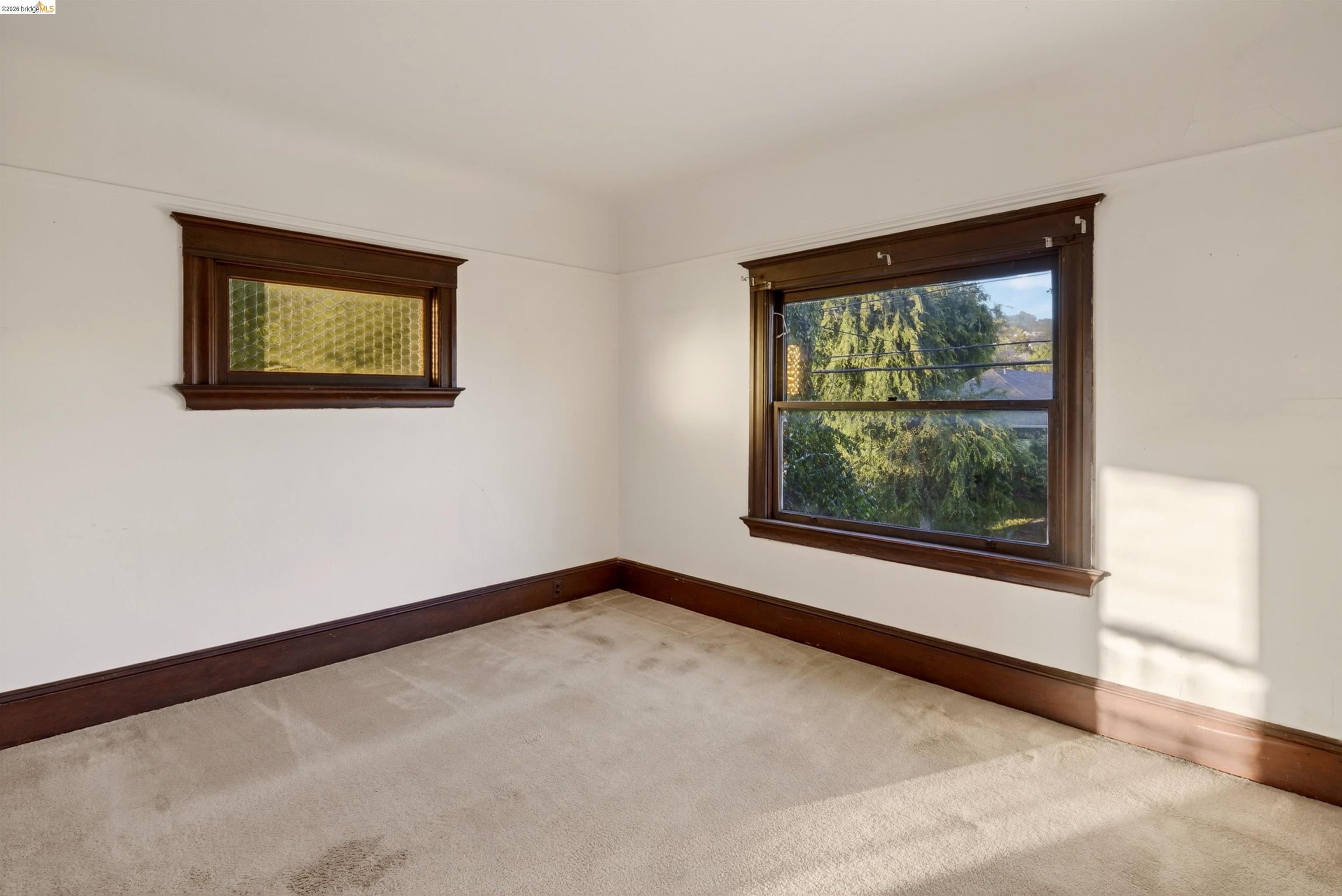 2338 Roosevelt Ave