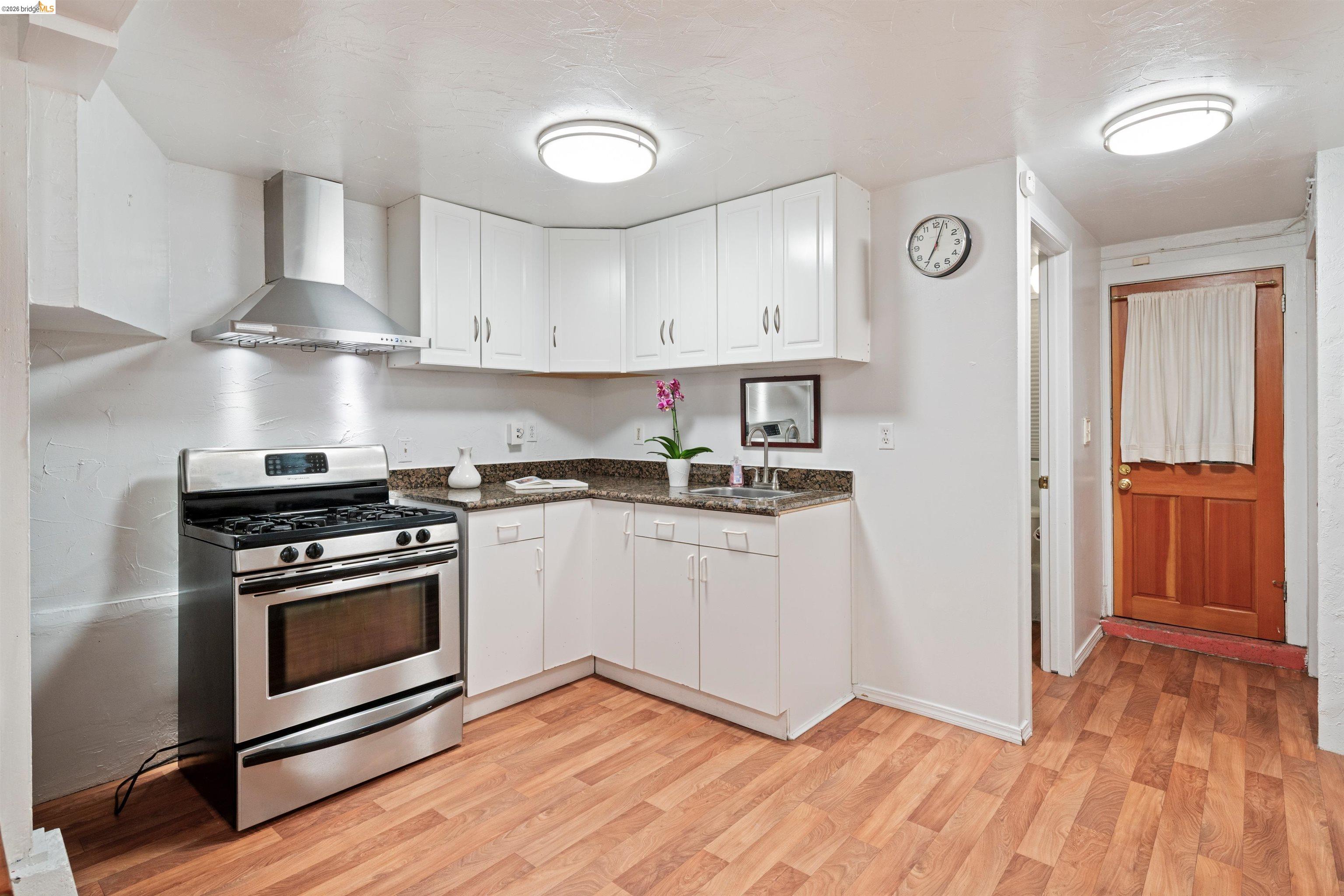 1101 Amador Ave