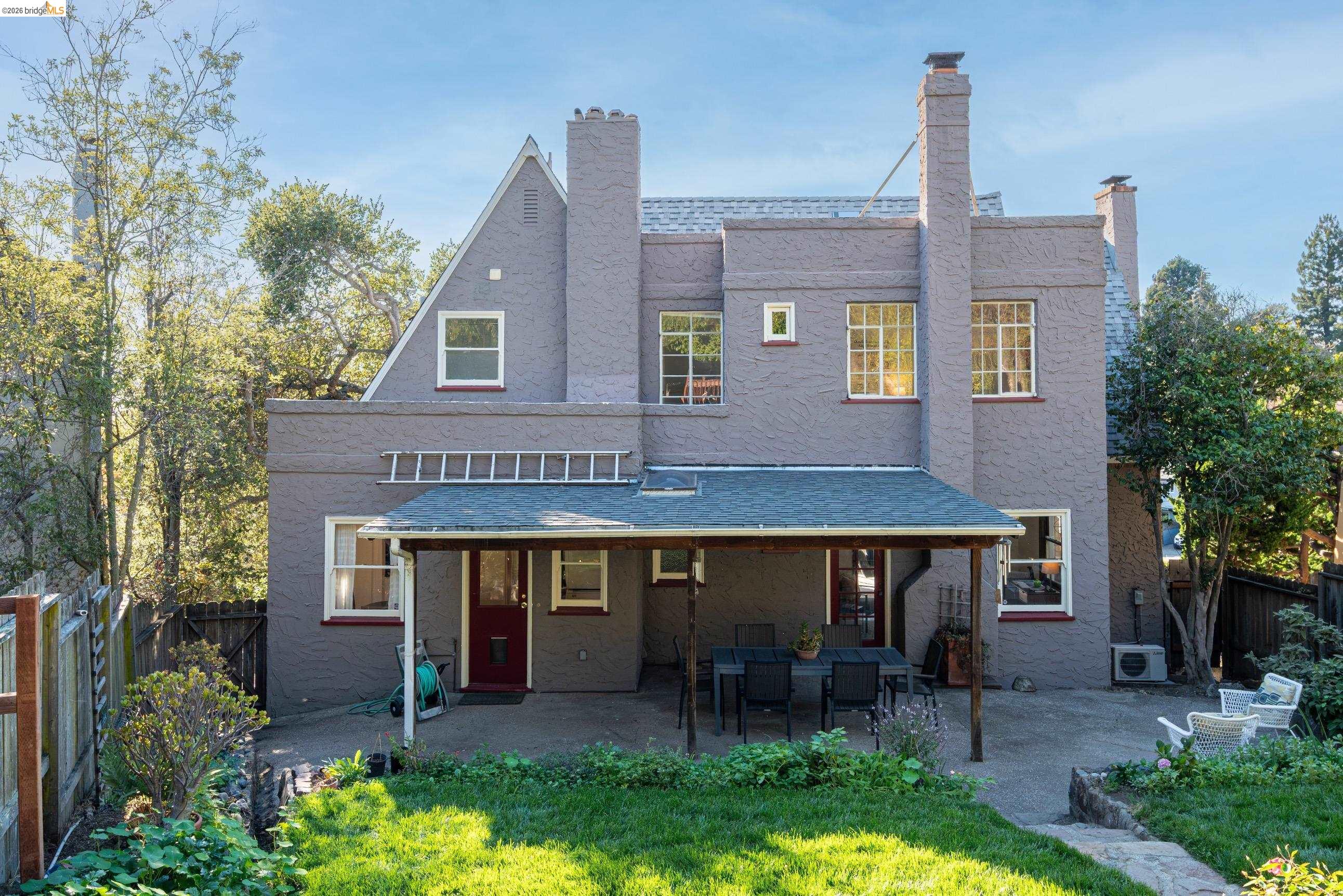 1101 Amador Ave