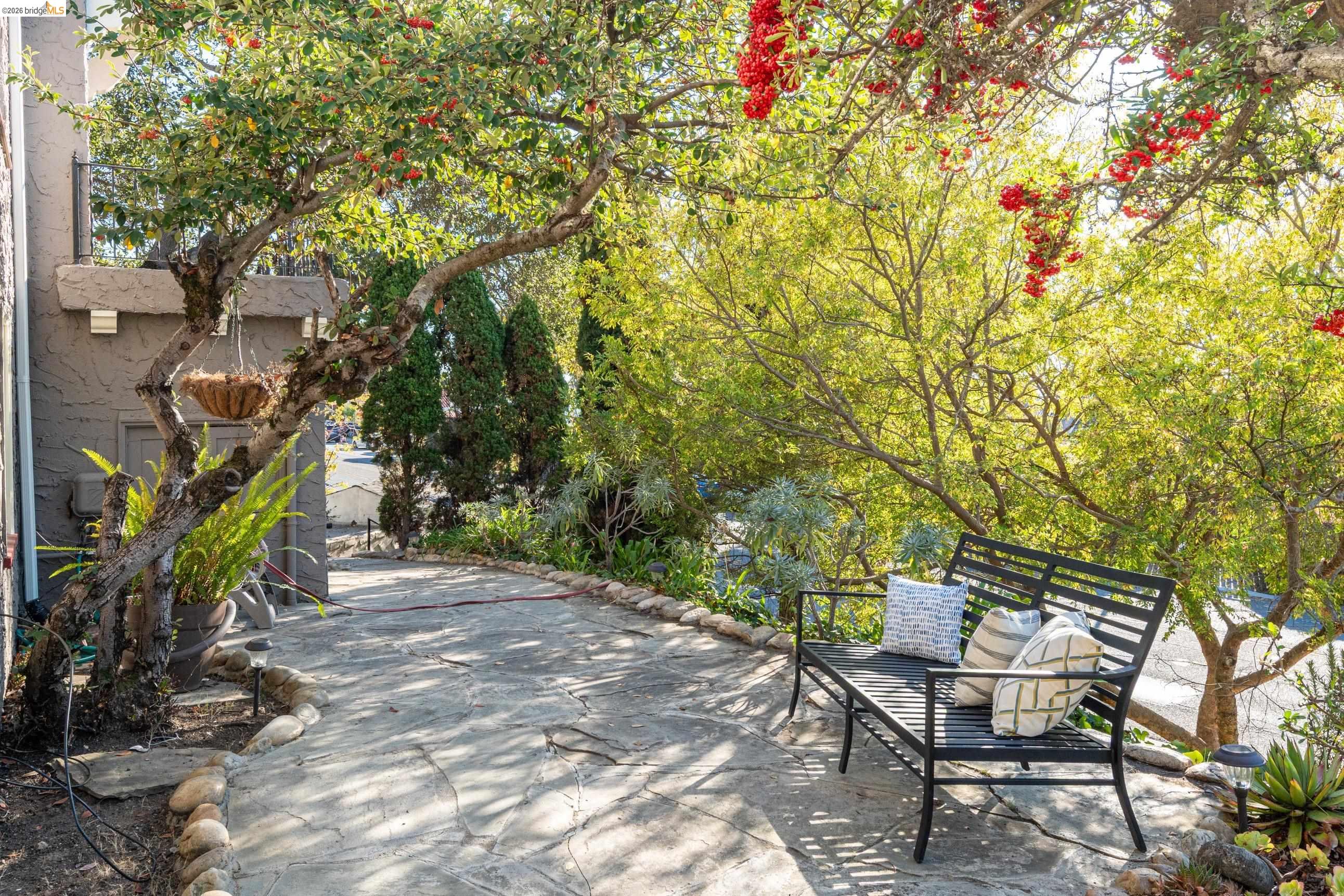 1101 Amador Ave