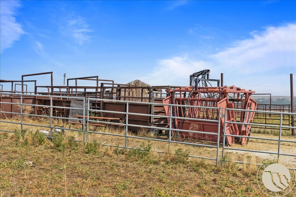 102310 US Hwy 87 S