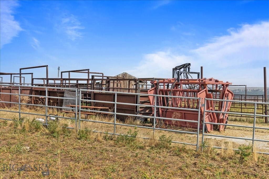102310 Highway 87 E