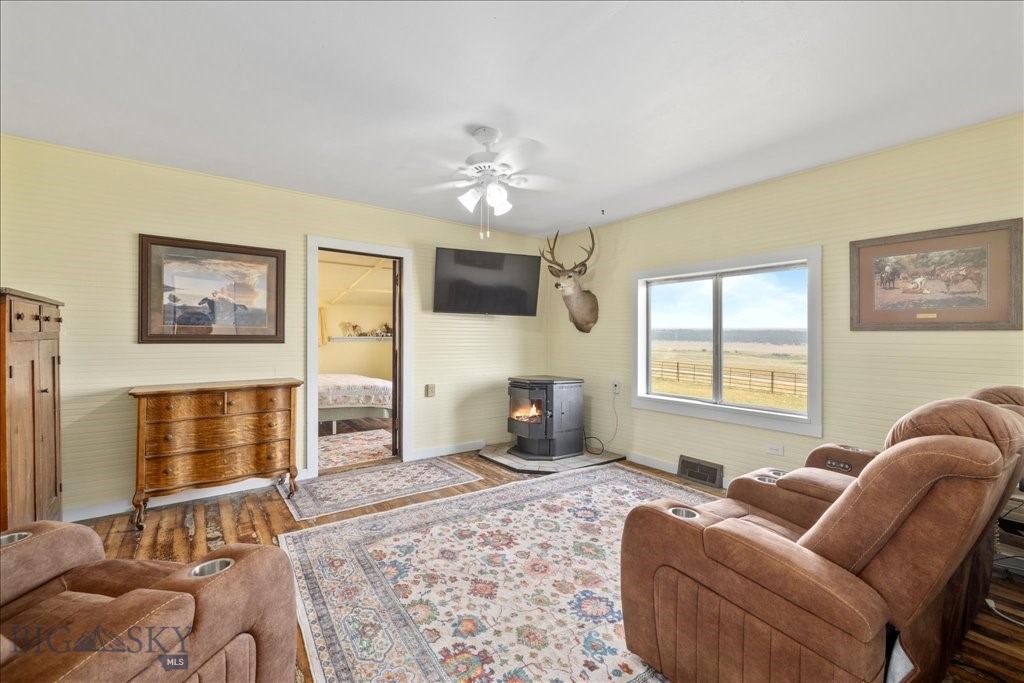 102310 Highway 87 E
