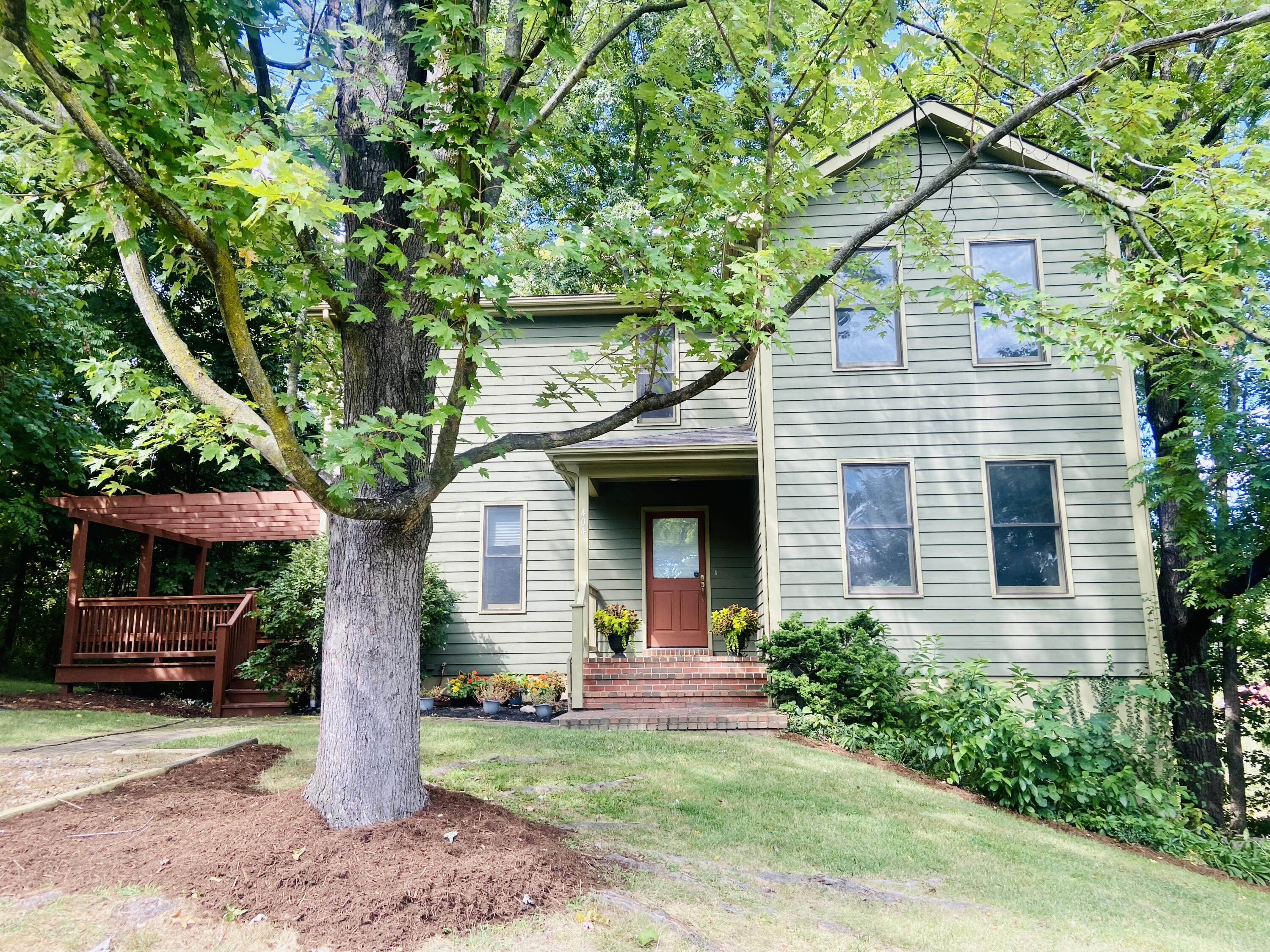 404 Honeysuckle Hill