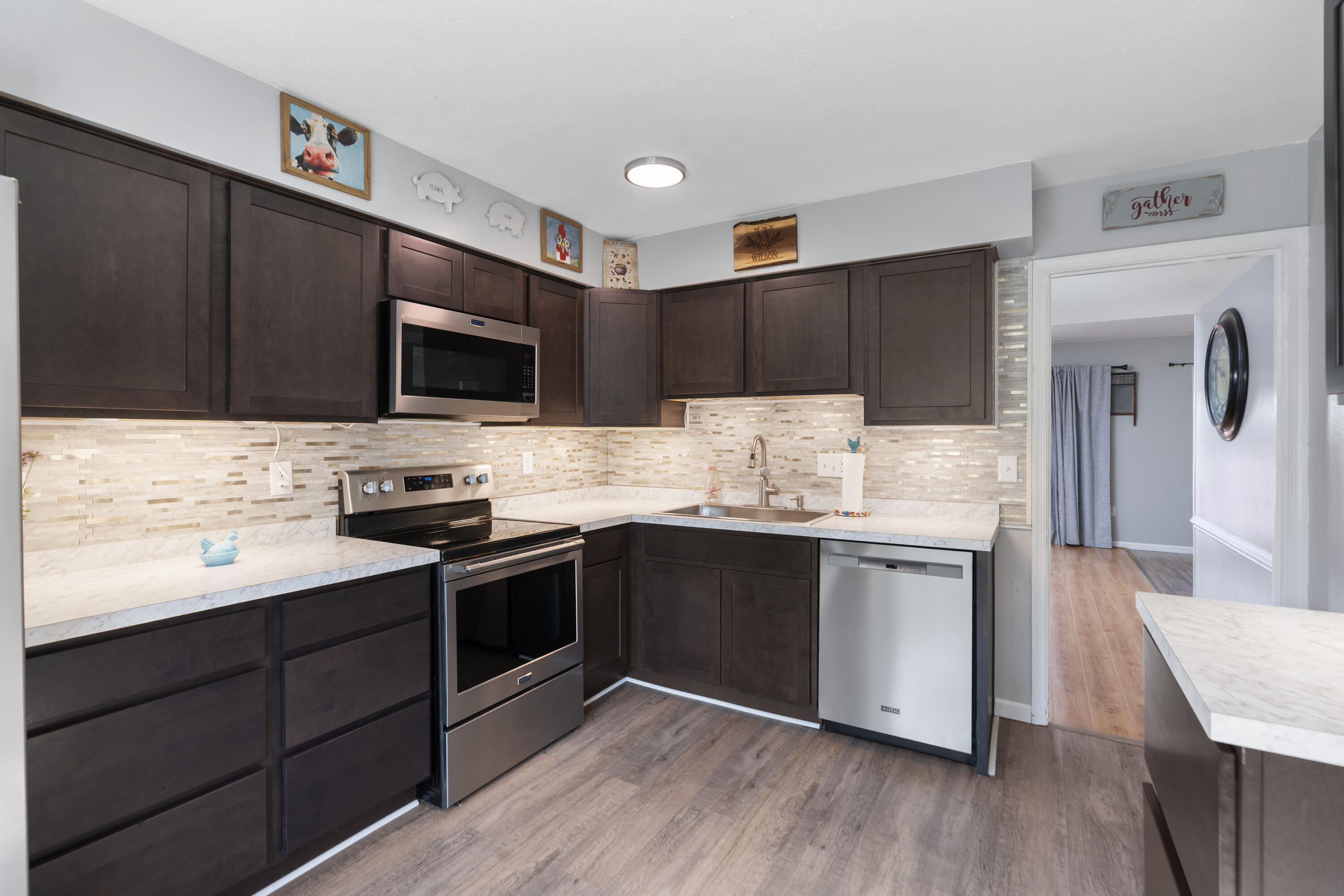 108 Essex Dr
