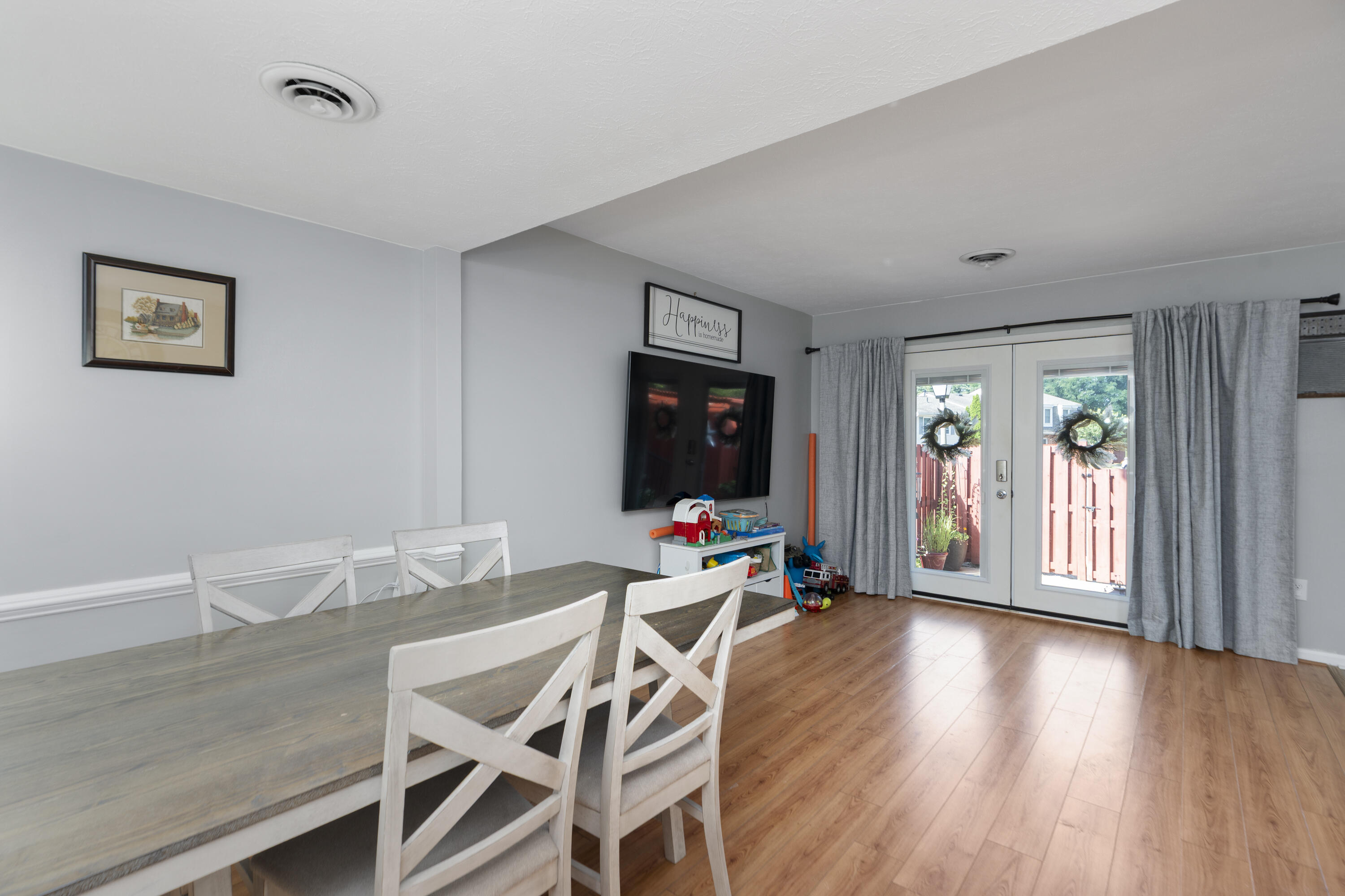 108 Essex Dr