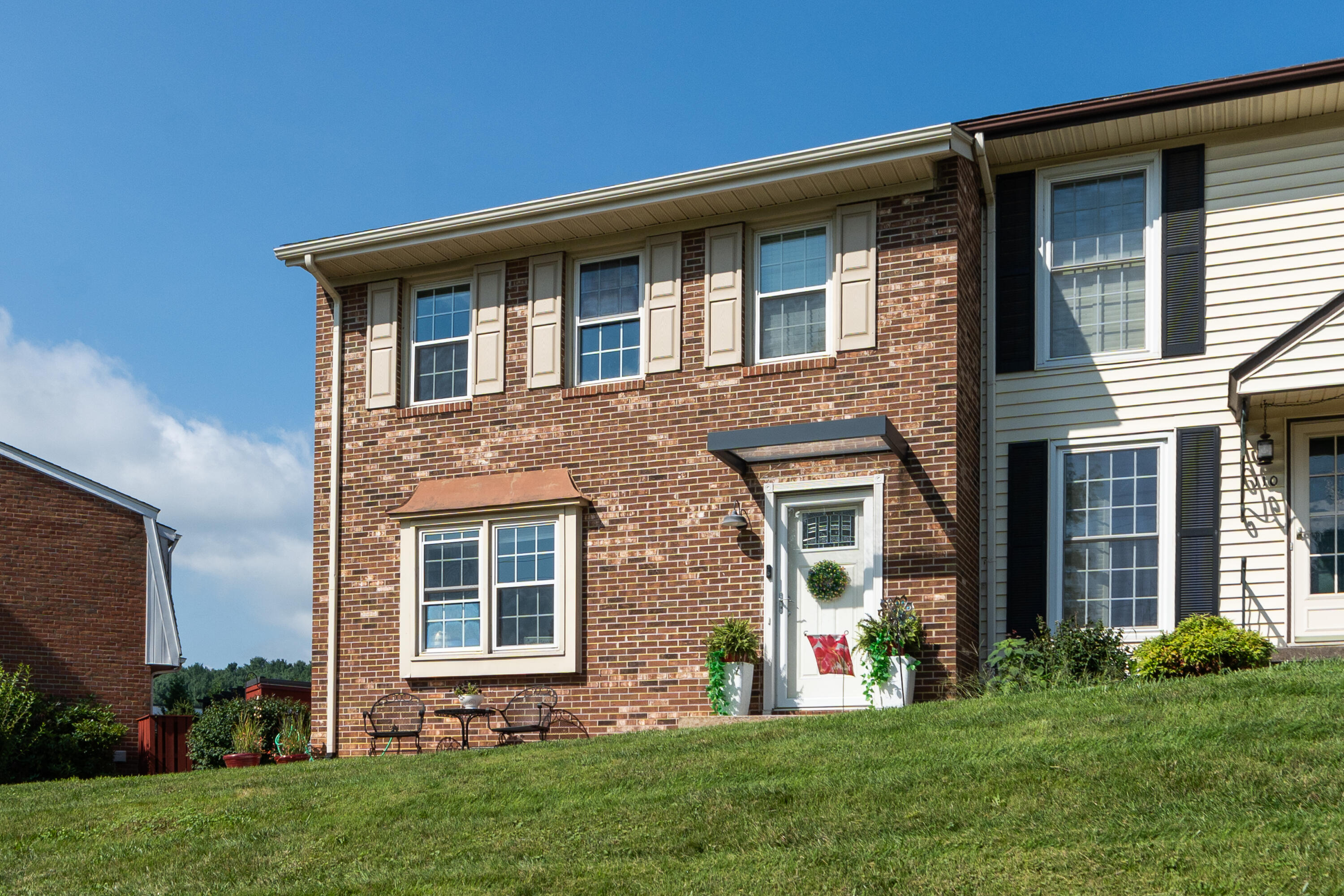 108 Essex Dr